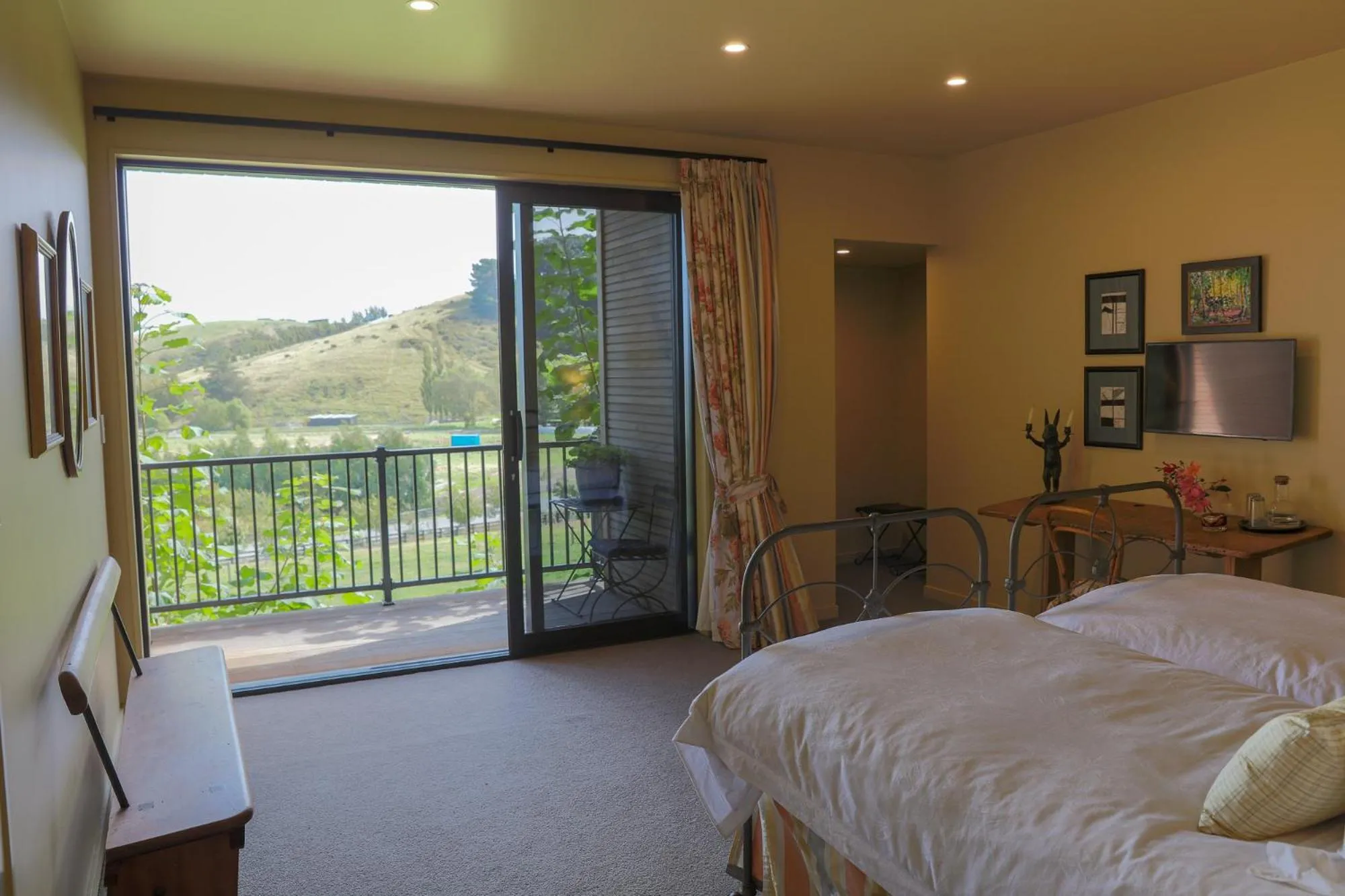 Bed in Ballymoney Cnoc