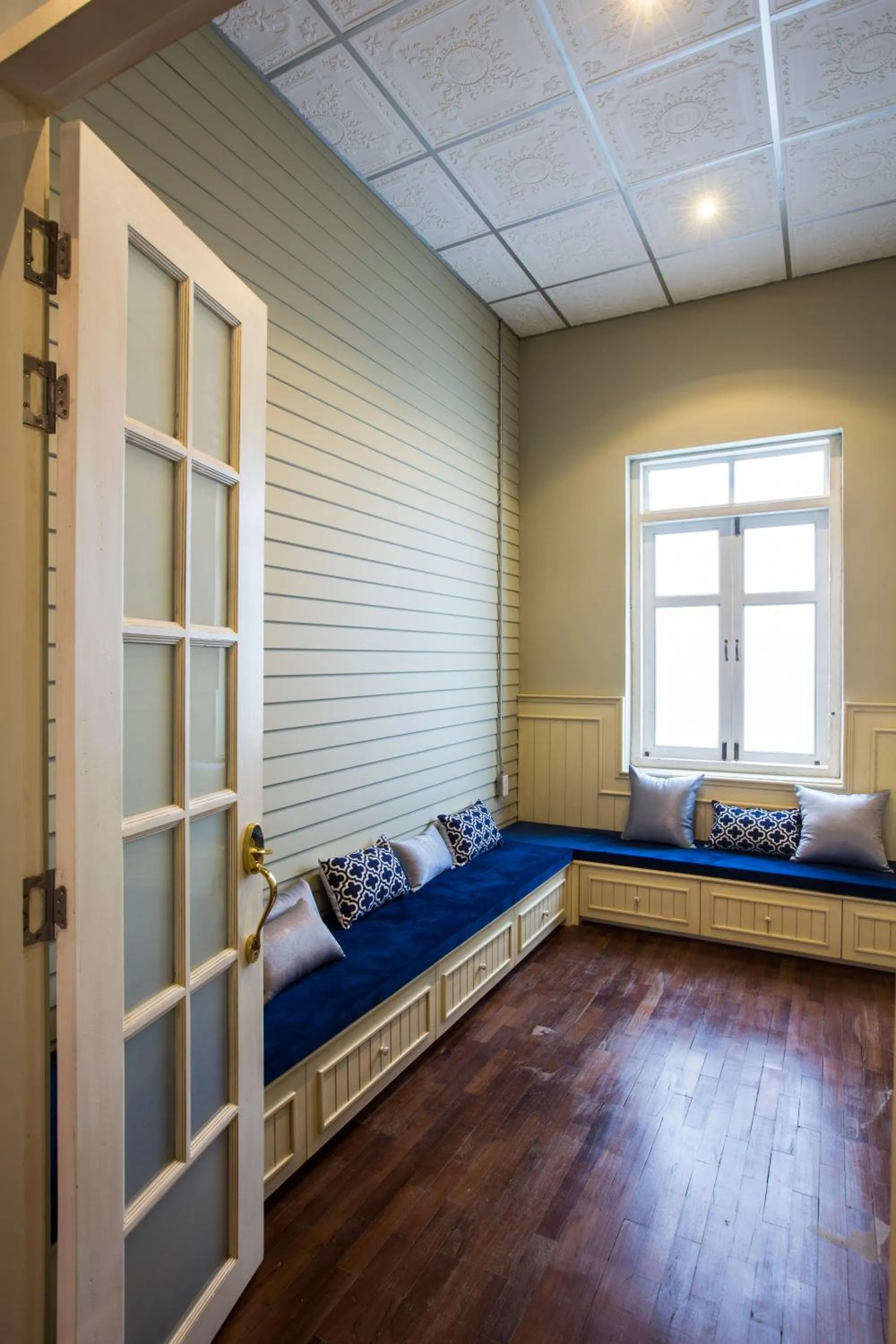 Communal lounge/ TV room in Azure Hostel Bangkok