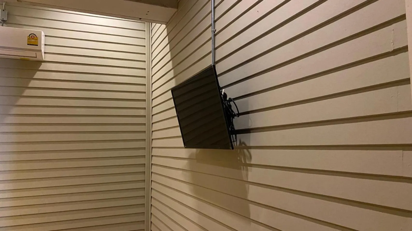 Communal lounge/ TV room in Azure Hostel Bangkok