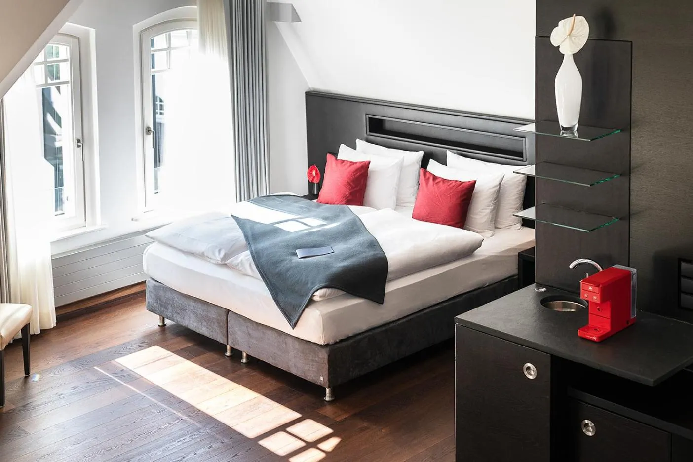 Photo of the whole room, Bed in niXe Boutiquehotel & Spa