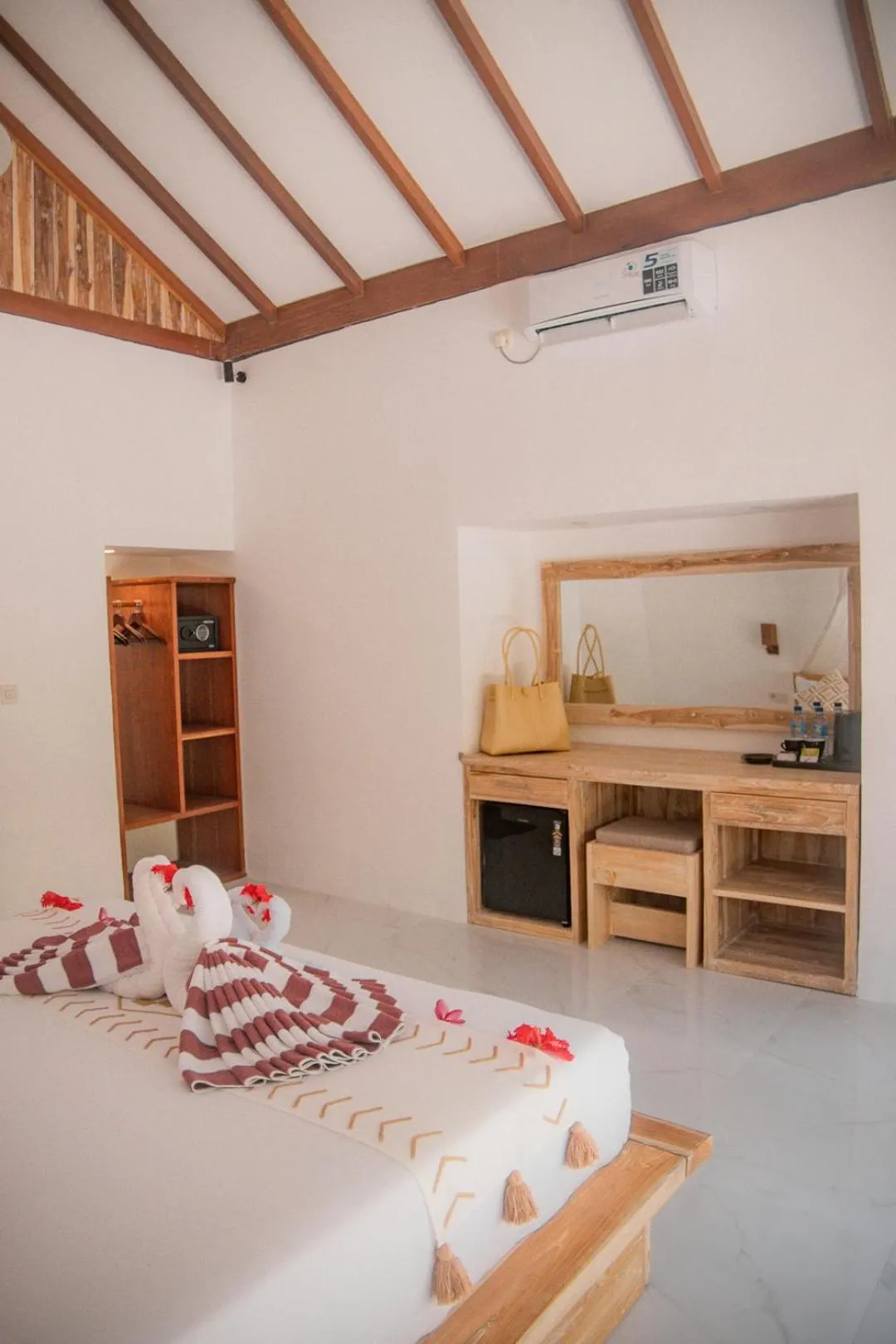 Bed in Molah Gili Villa