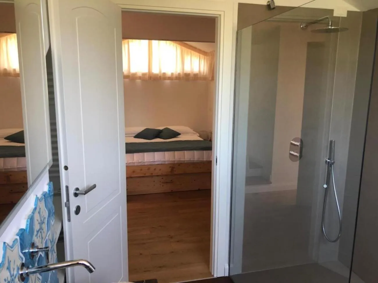 Shower, Bed in Miataland