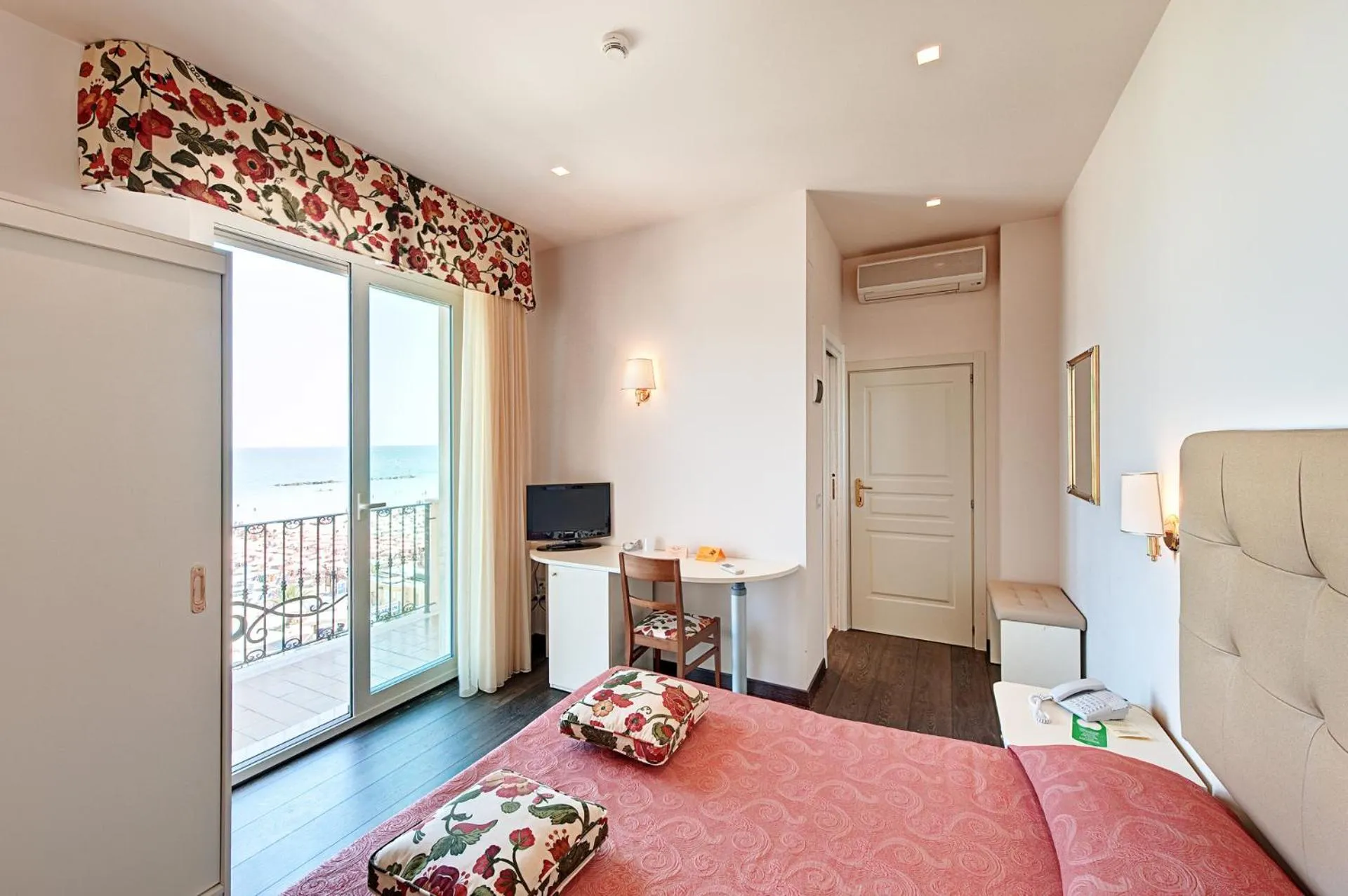 Photo of the whole room, Bed in Hotel Bahia