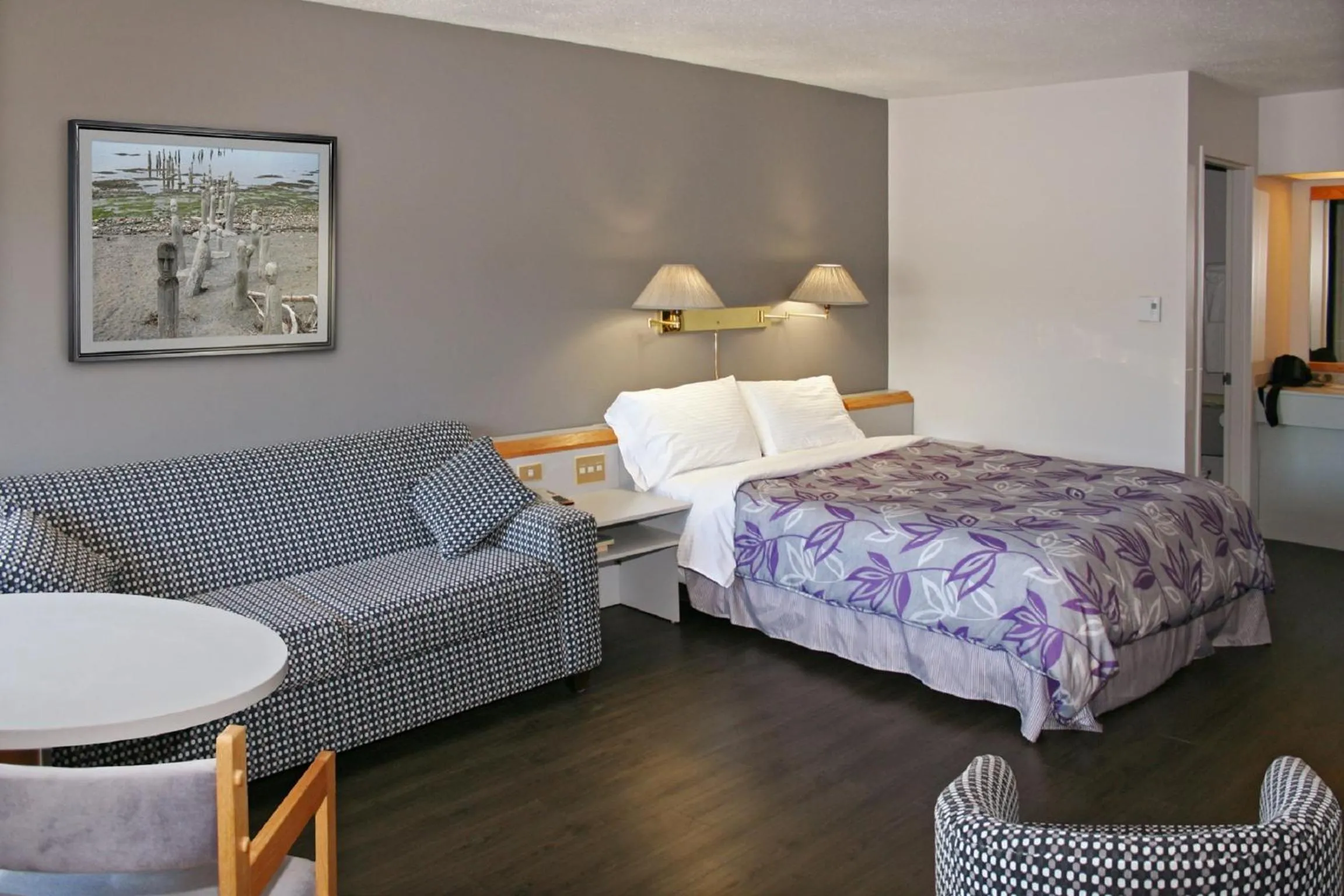 Photo of the whole room, Bed in Motel à la Brunante Petit Déjeuner inclus avec la chambre