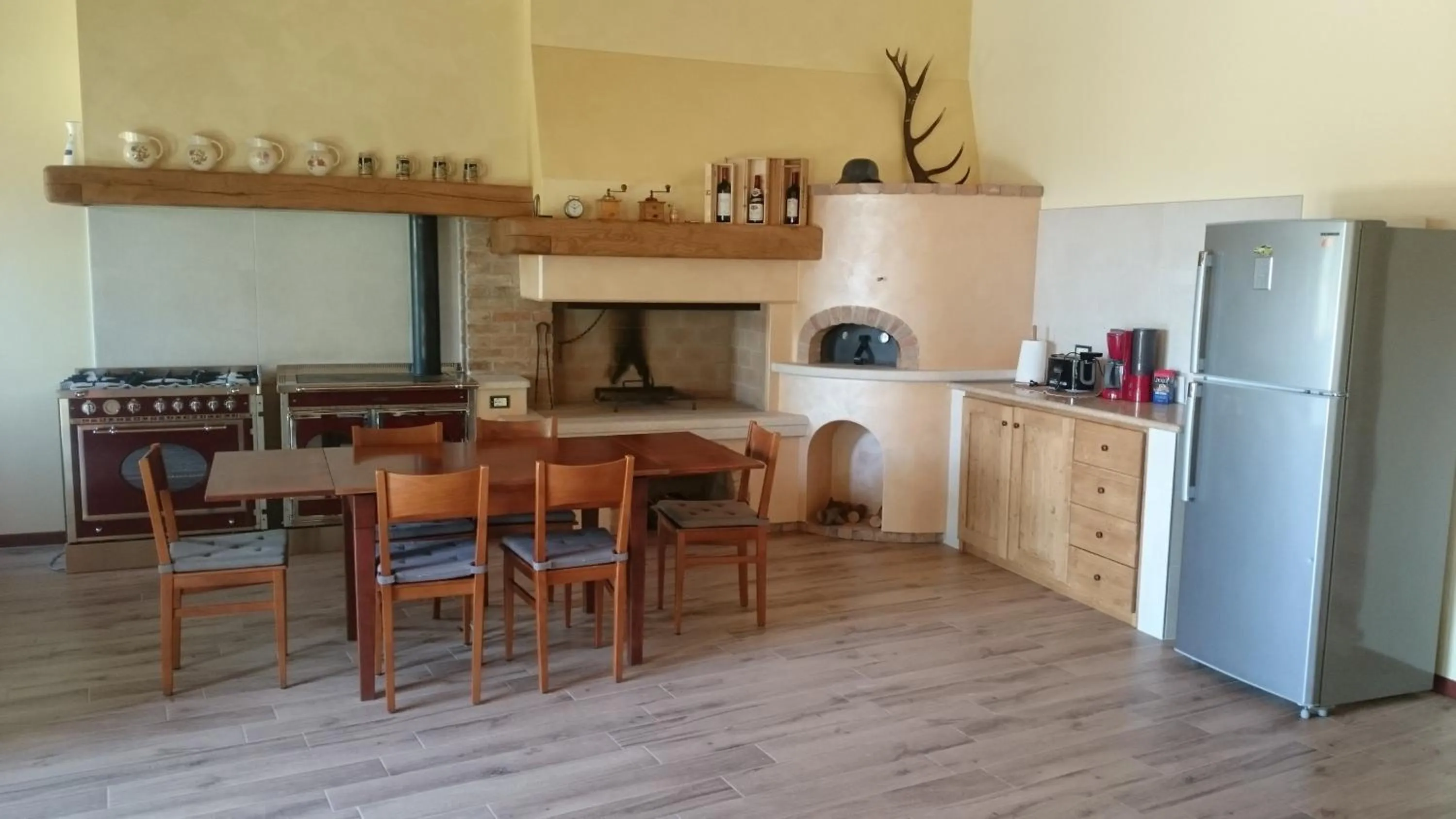 Dining area in B&B Happy Guest