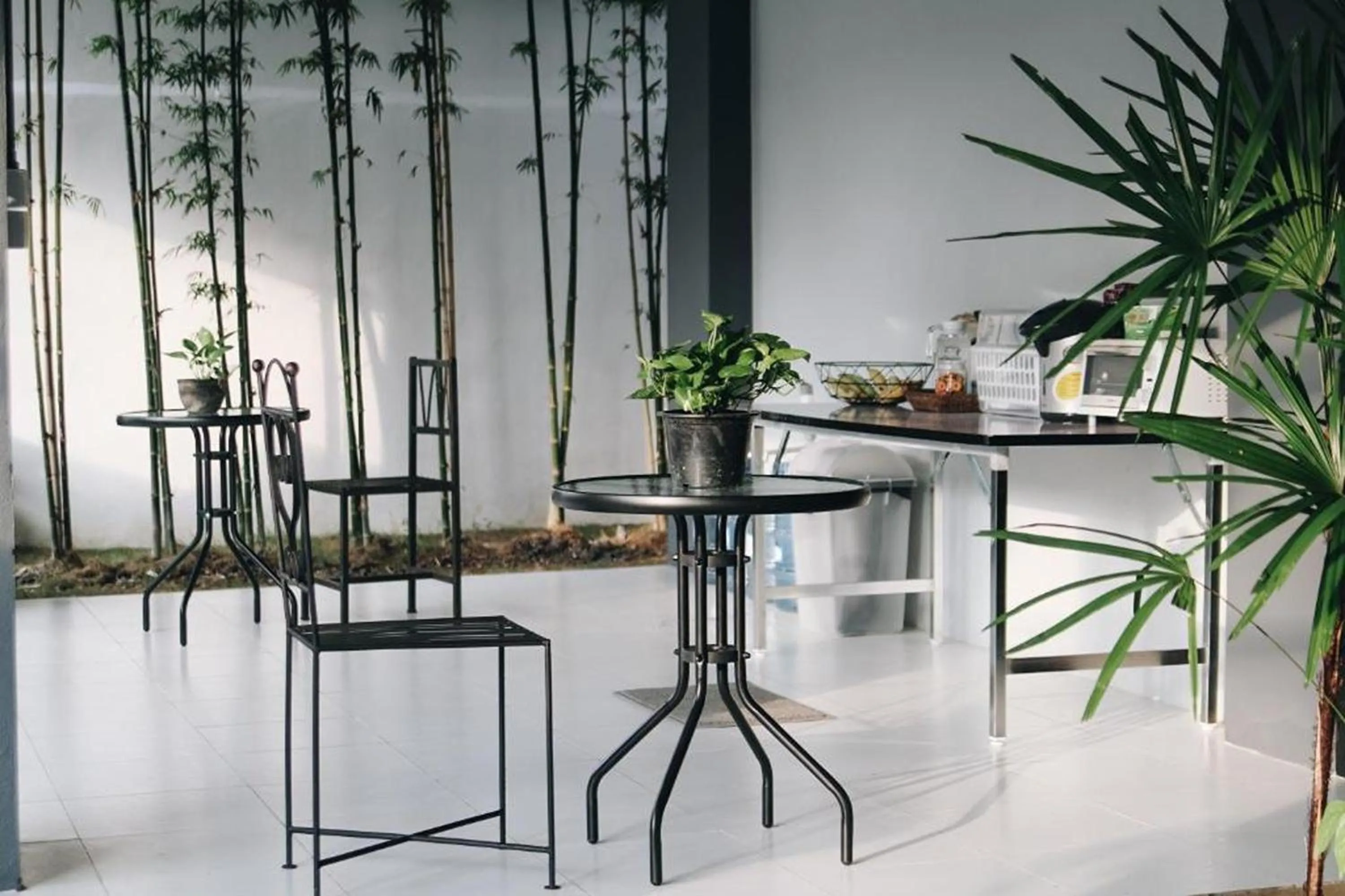 Seating area in Hotel Wualai by CMStay