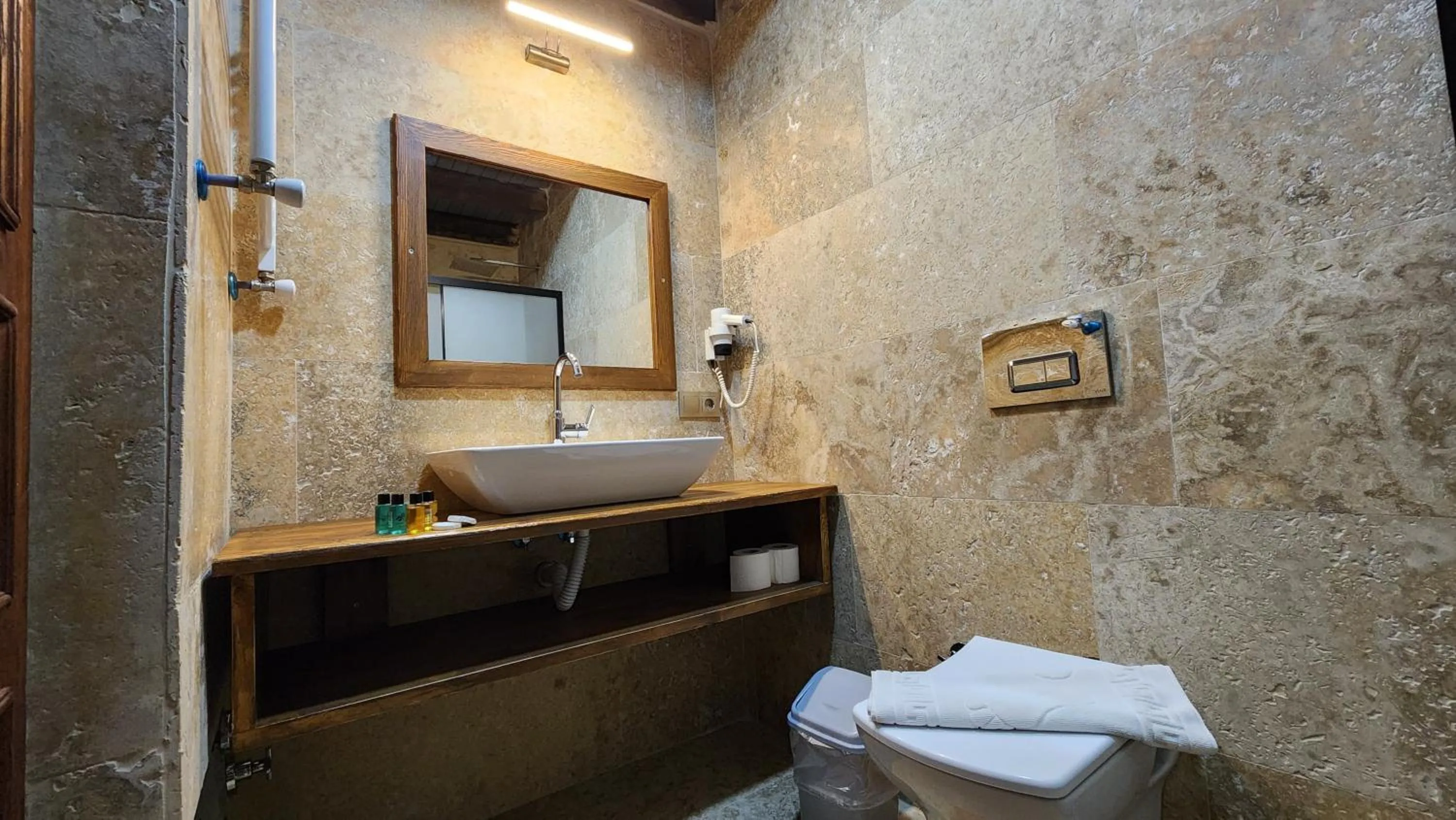 Bathroom in Yıldız Hotel