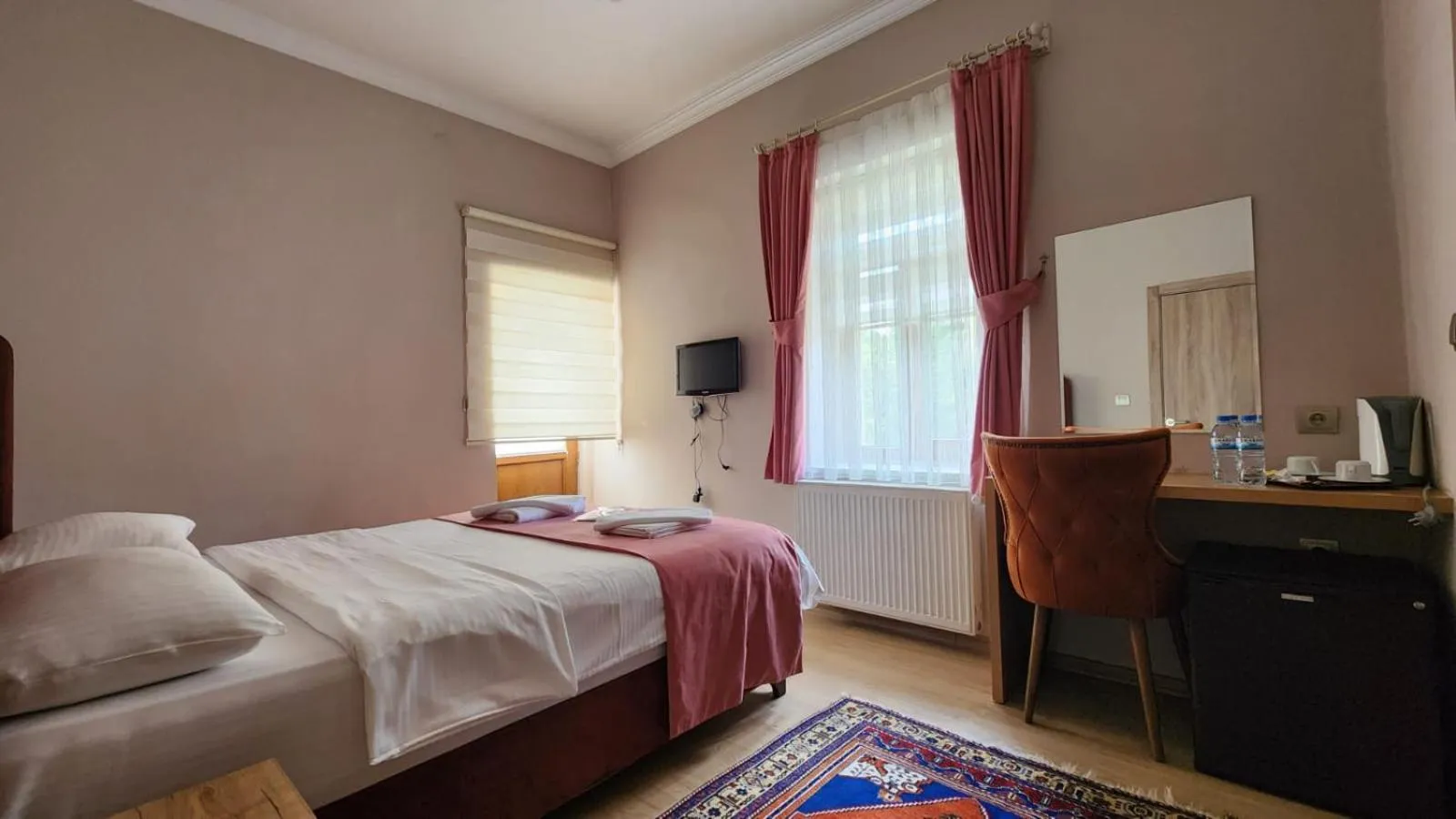Photo of the whole room, Bed in Yıldız Hotel