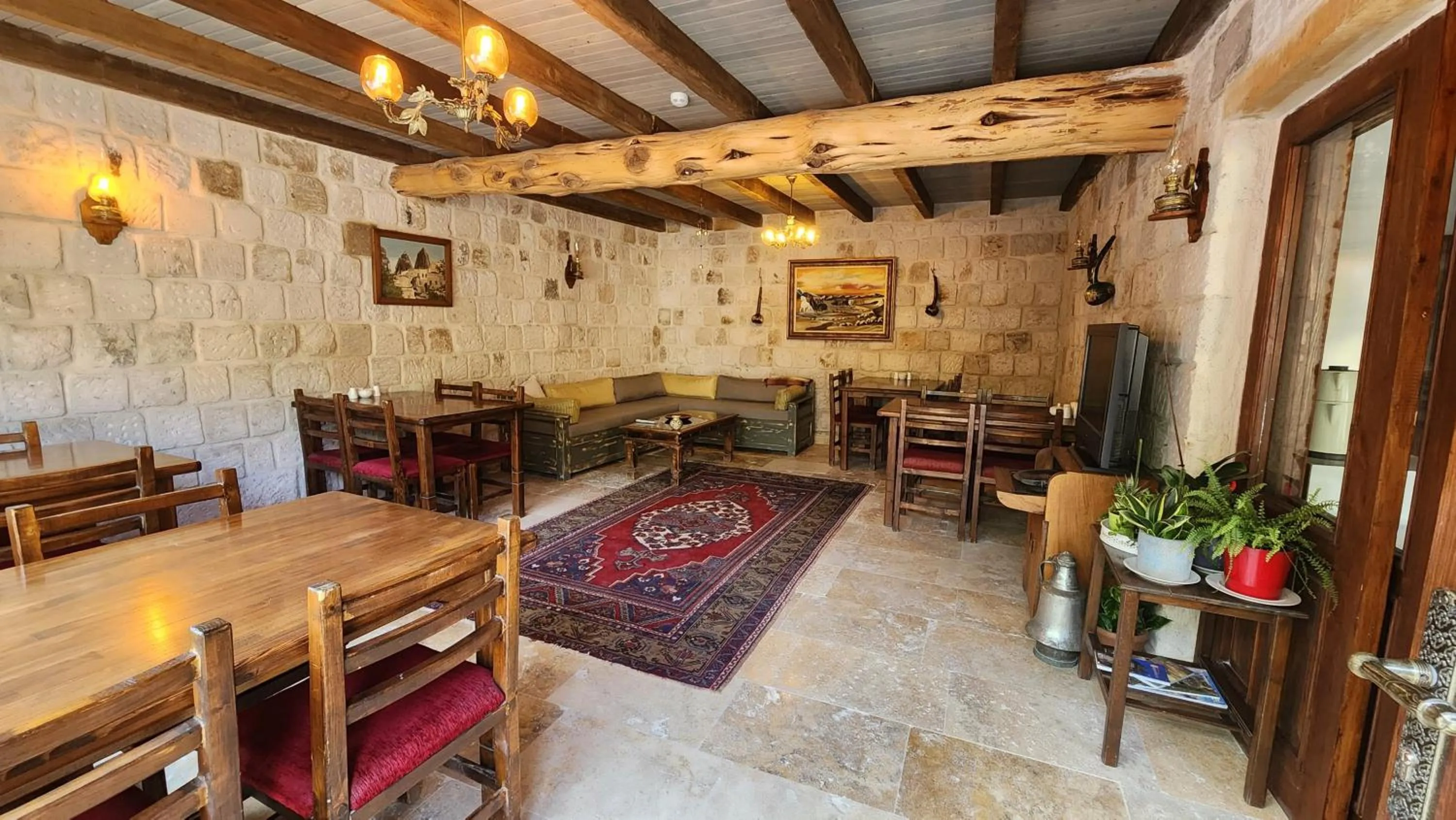 Restaurant/places to eat in Yıldız Hotel