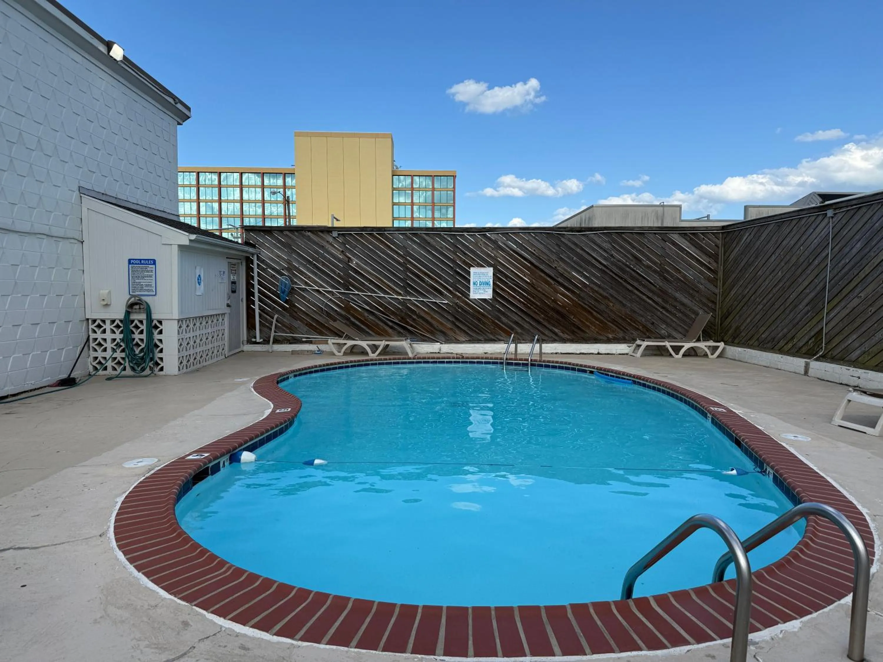 Swimming pool in Blue Marlin Motel