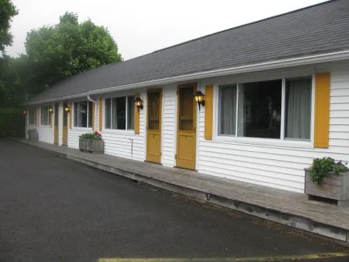 Picket Fence Motel