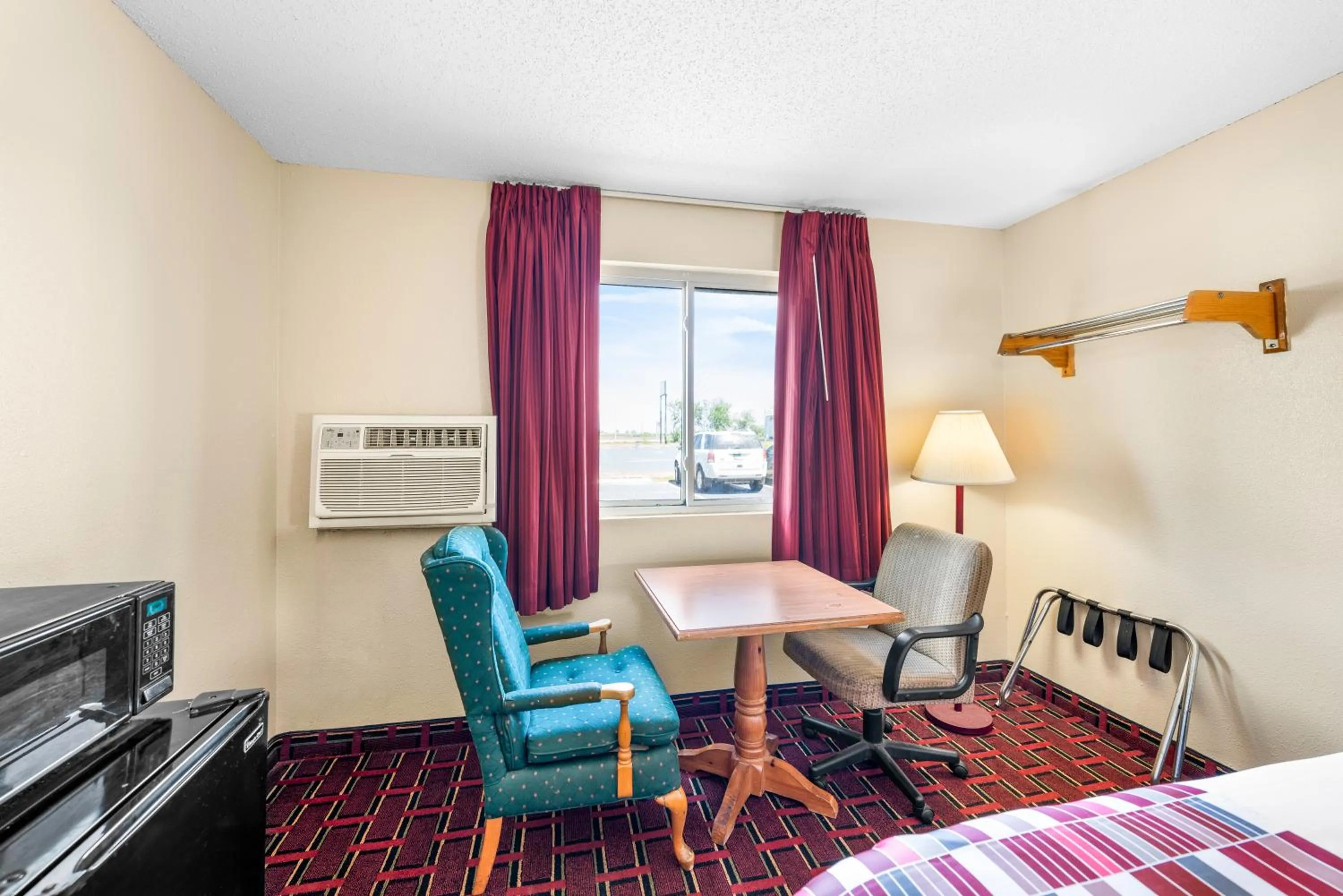 Bed in Americas Best Value Inn Decatur