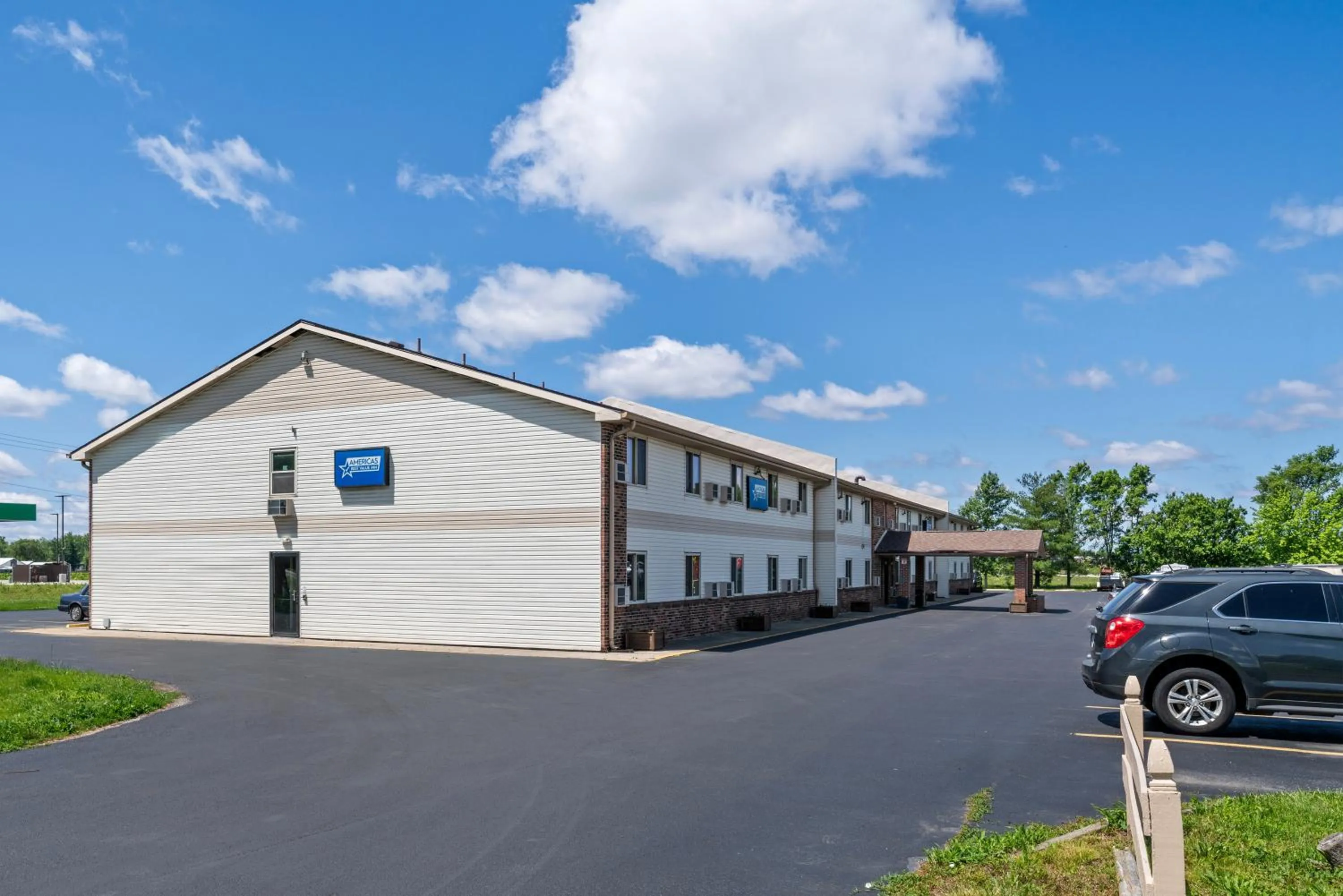 Property building in Americas Best Value Inn Decatur
