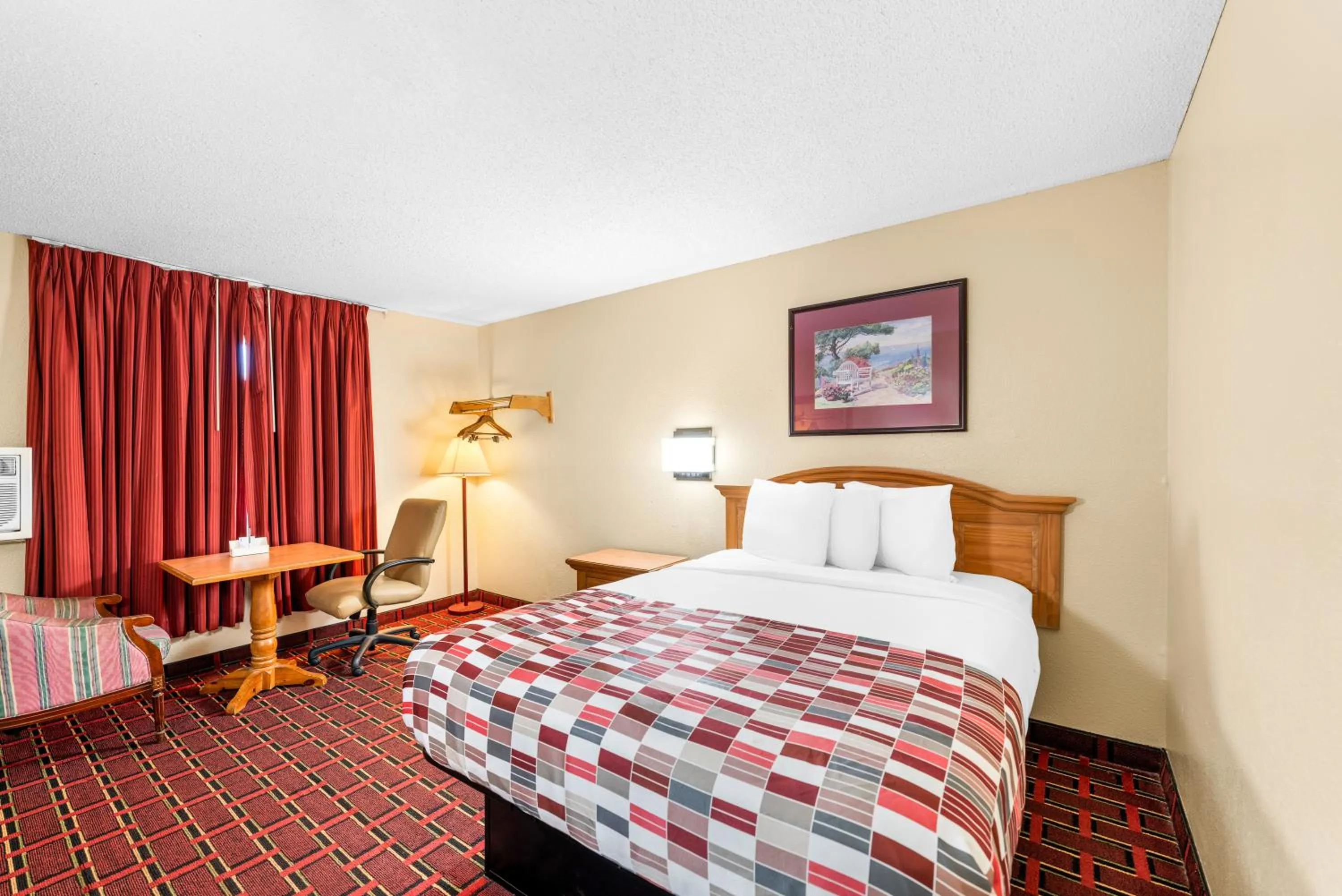 Bed in Americas Best Value Inn Decatur