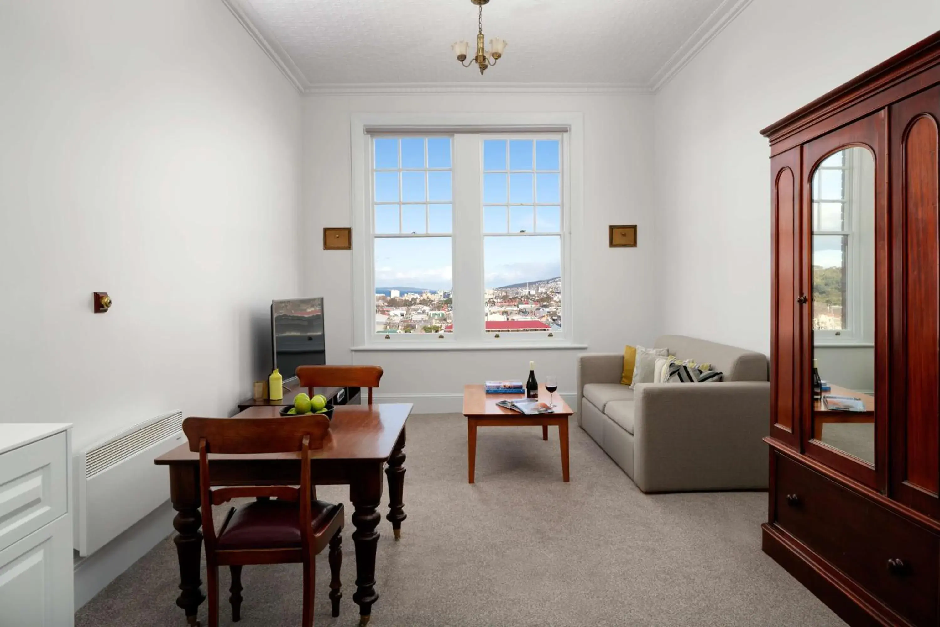 Photo of the whole room in Rydges Hobart Photo of the whole room in Rydges Hobart