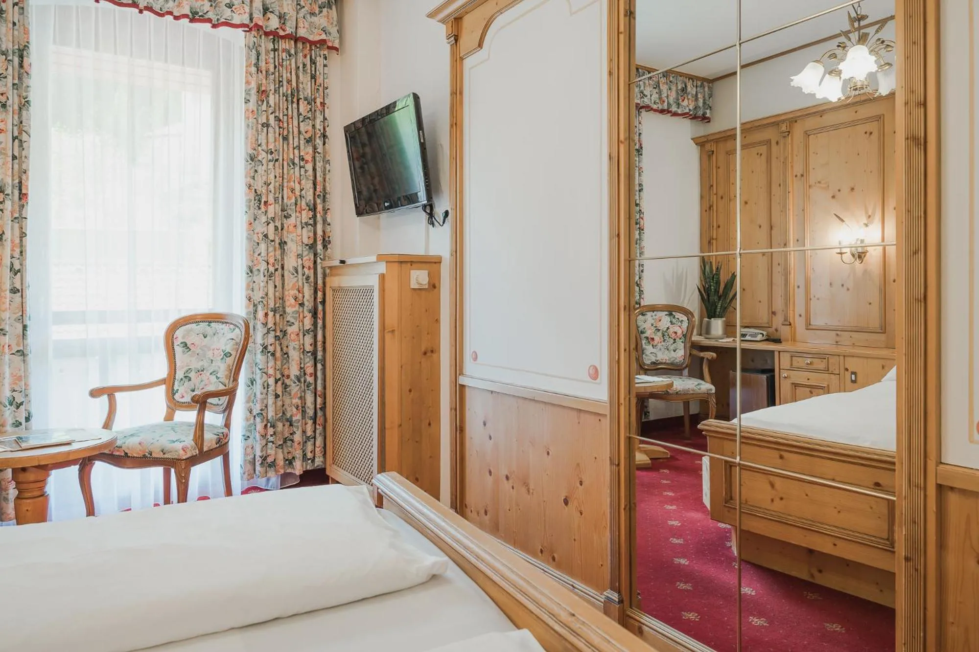 Photo of the whole room, Bed in Hotel Sonklarhof