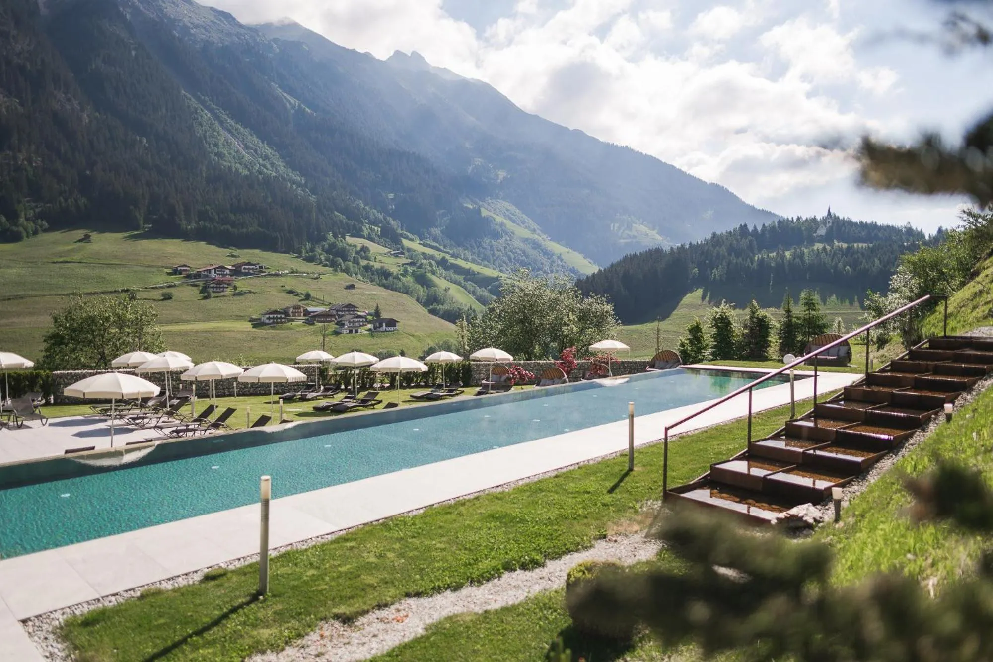 Swimming pool in Hotel Sonklarhof
