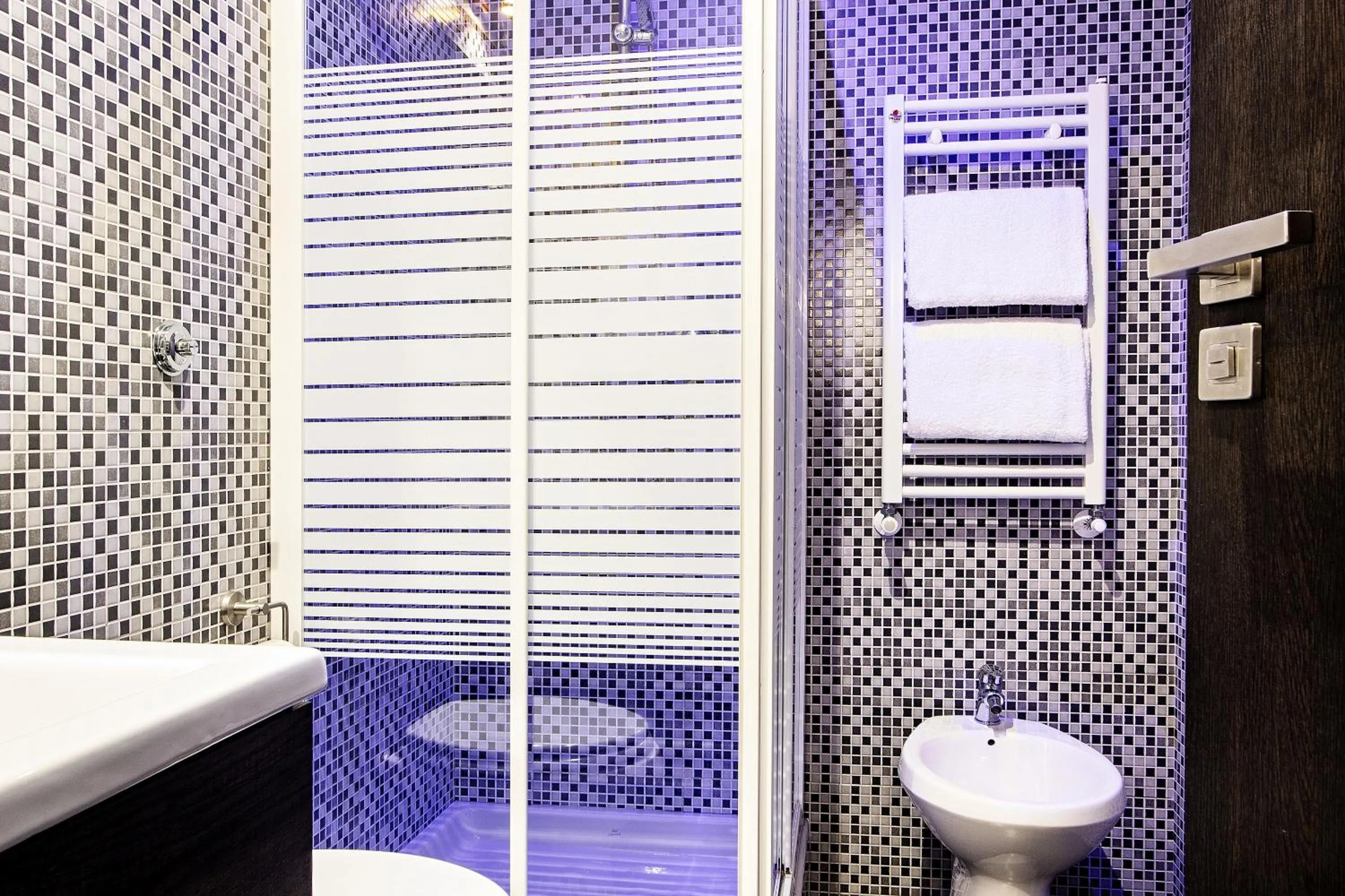 Bathroom in Old Kitchen Vatican Suites