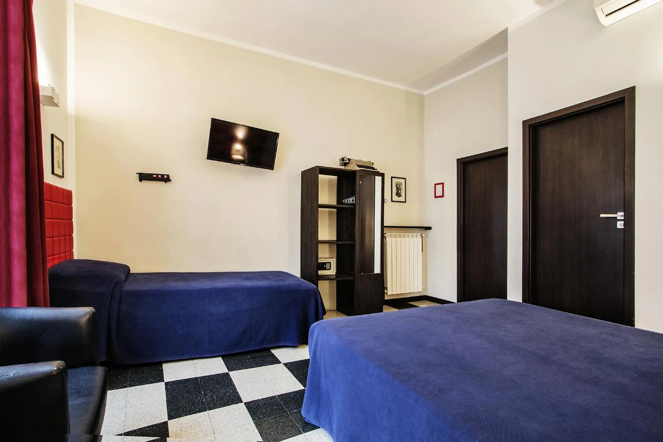 Bedroom, Bed in Old Kitchen Vatican Suites