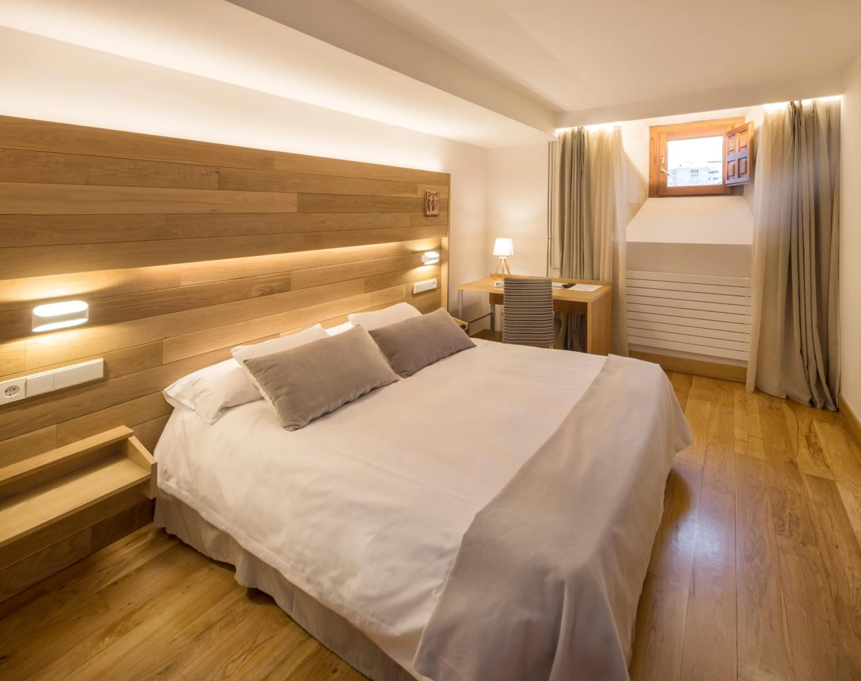 Bedroom, Bed in Hotel Real Colegiata San Isidoro