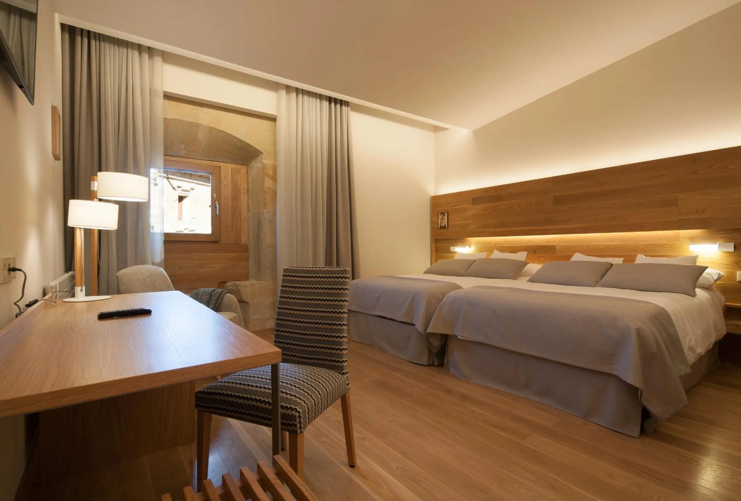 Bedroom, Bed in Hotel Real Colegiata San Isidoro