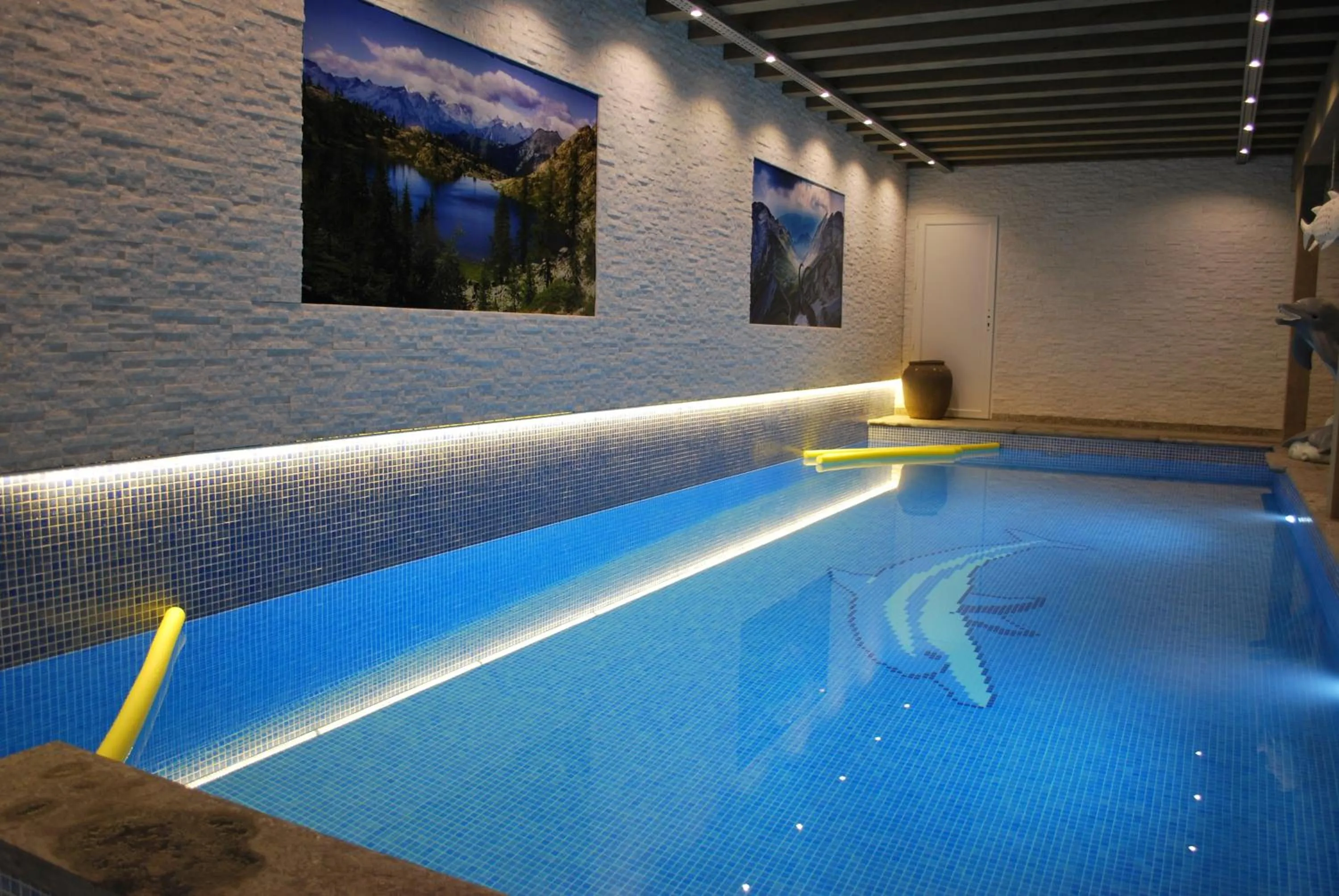 Pool view in De Blockhut