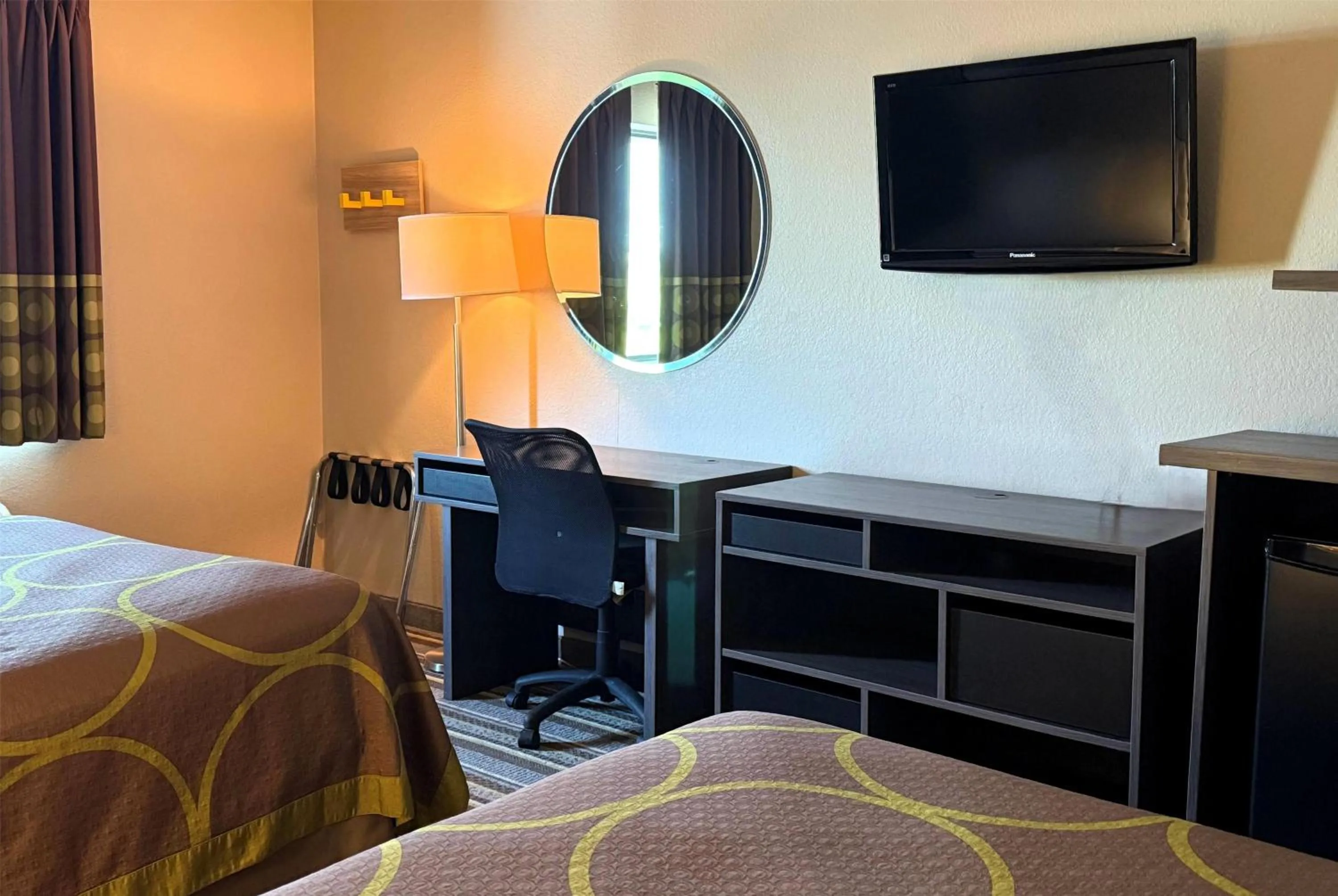 Photo of the whole room, Bed in Super 8 by Wyndham Gas City Marion Area