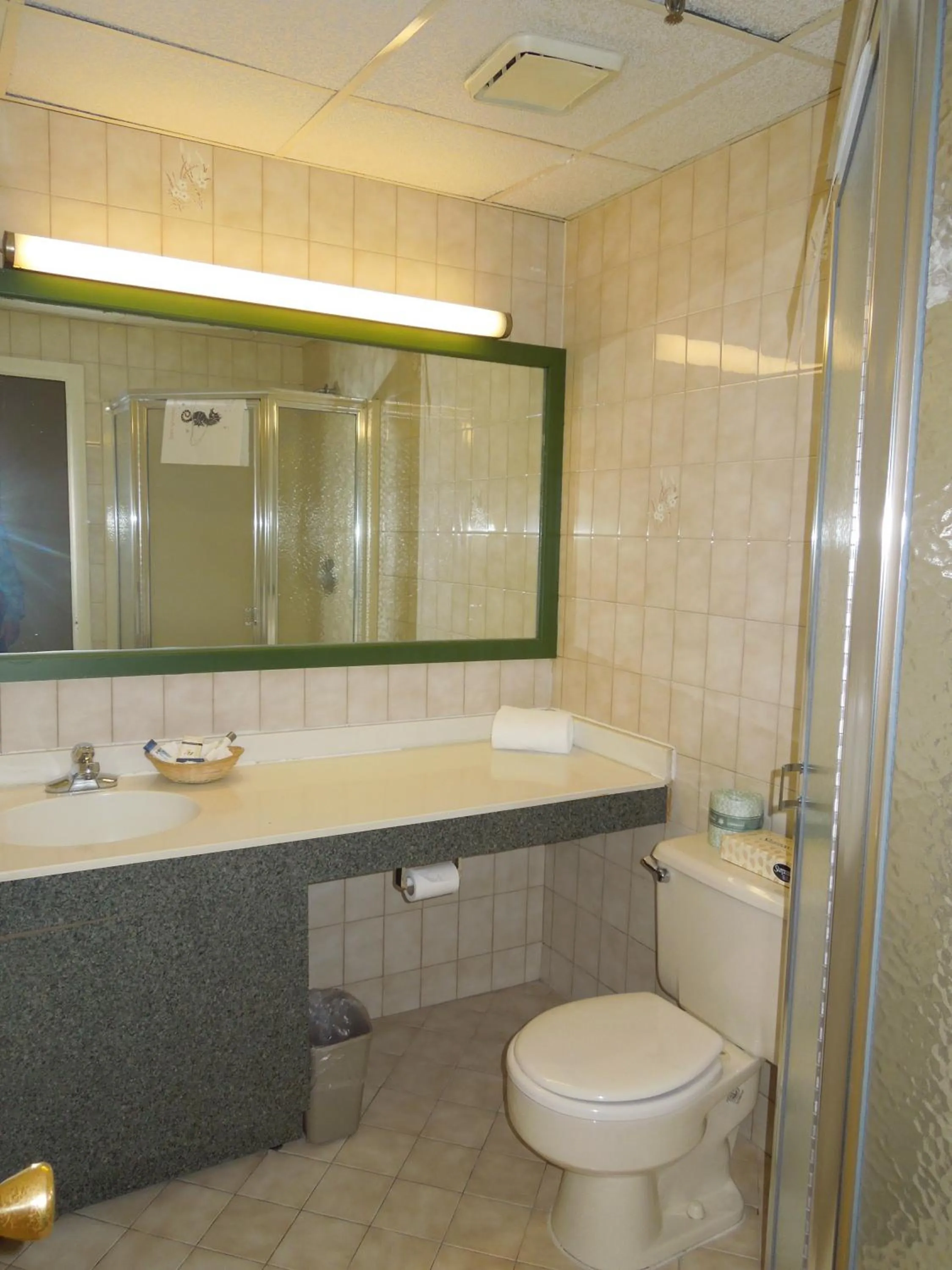 Bathroom in Bay Shore Inn