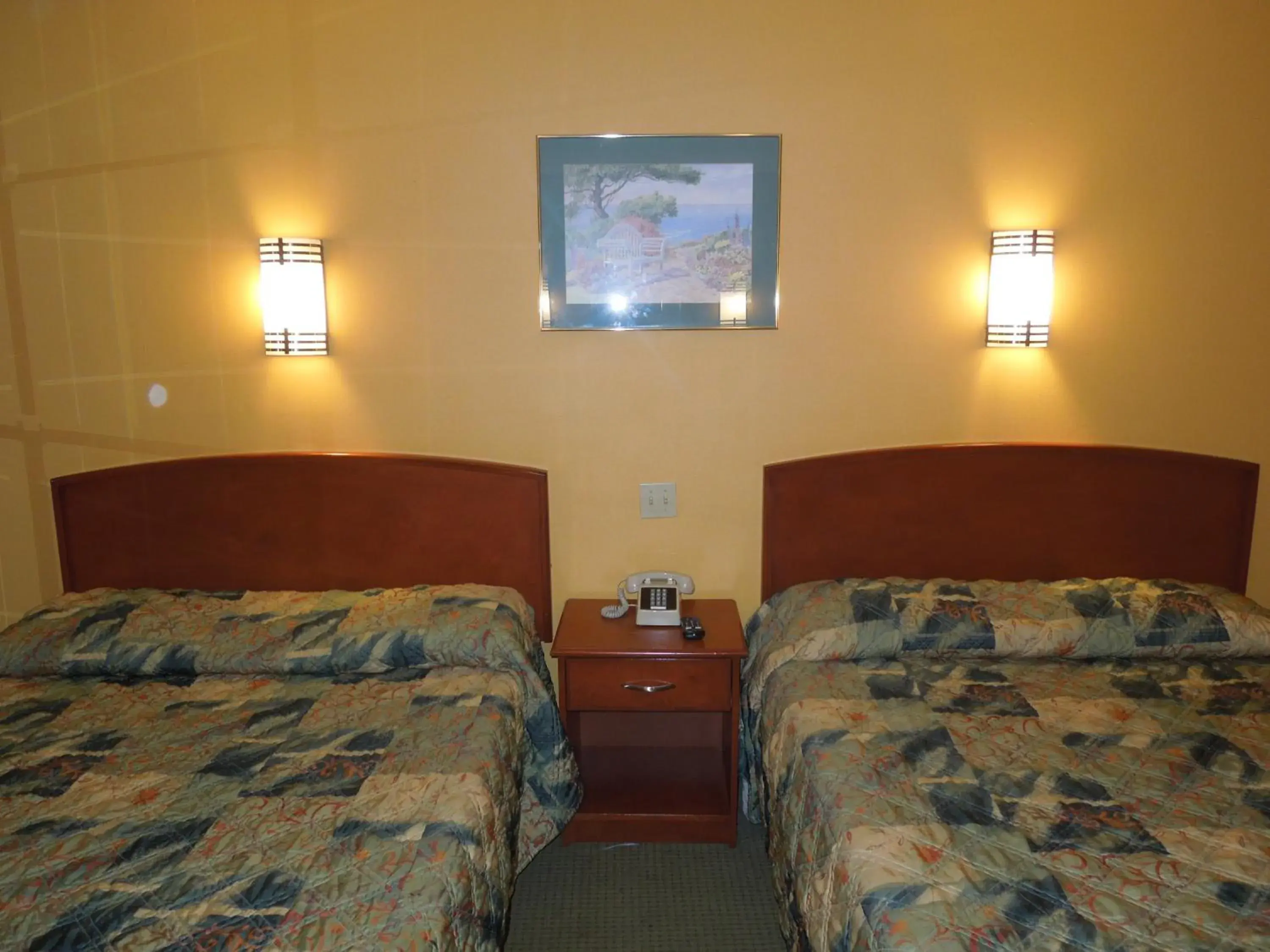 Decorative detail, Bed in Bay Shore Inn