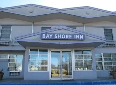 Facade/entrance in Bay Shore Inn