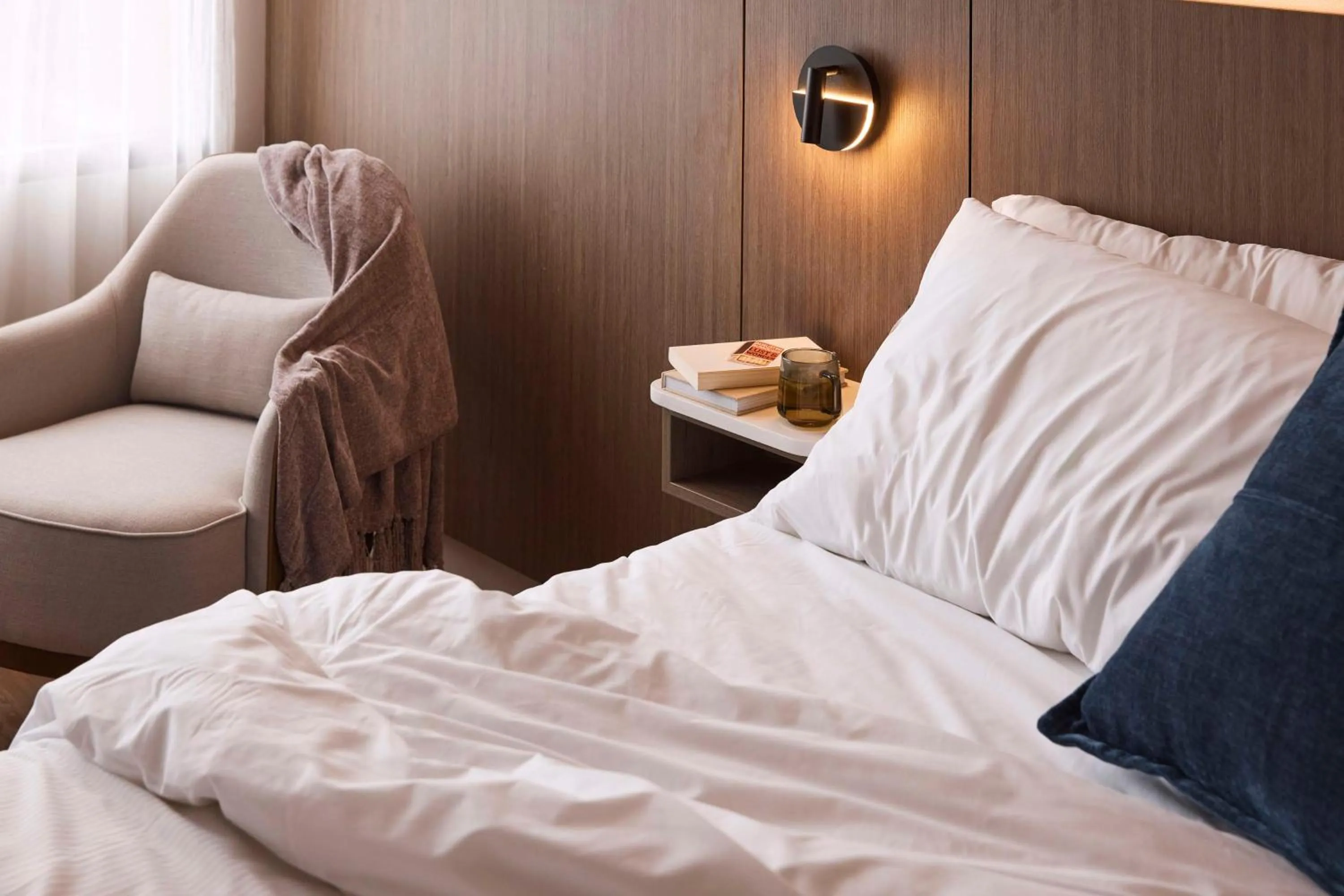 Bedroom, Bed in Rydges North Sydney