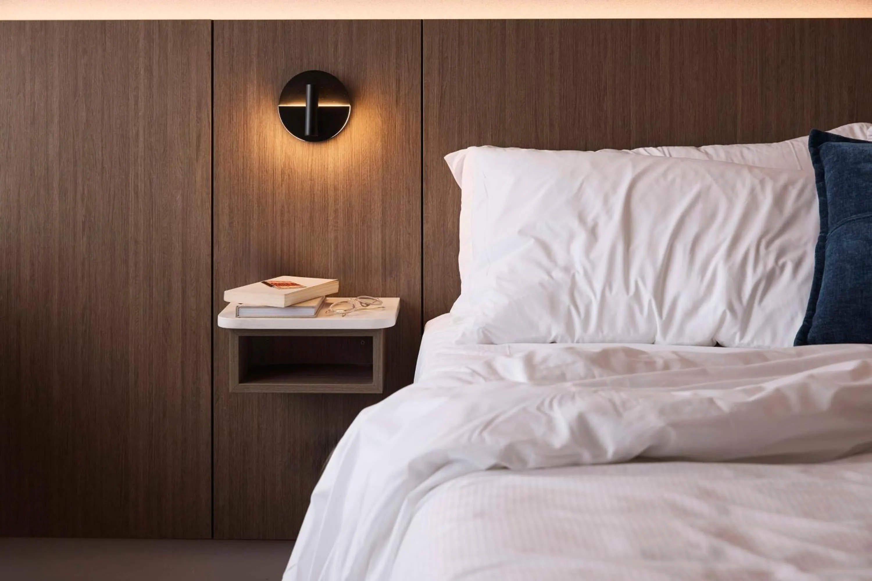 Bedroom, Bed in Rydges North Sydney