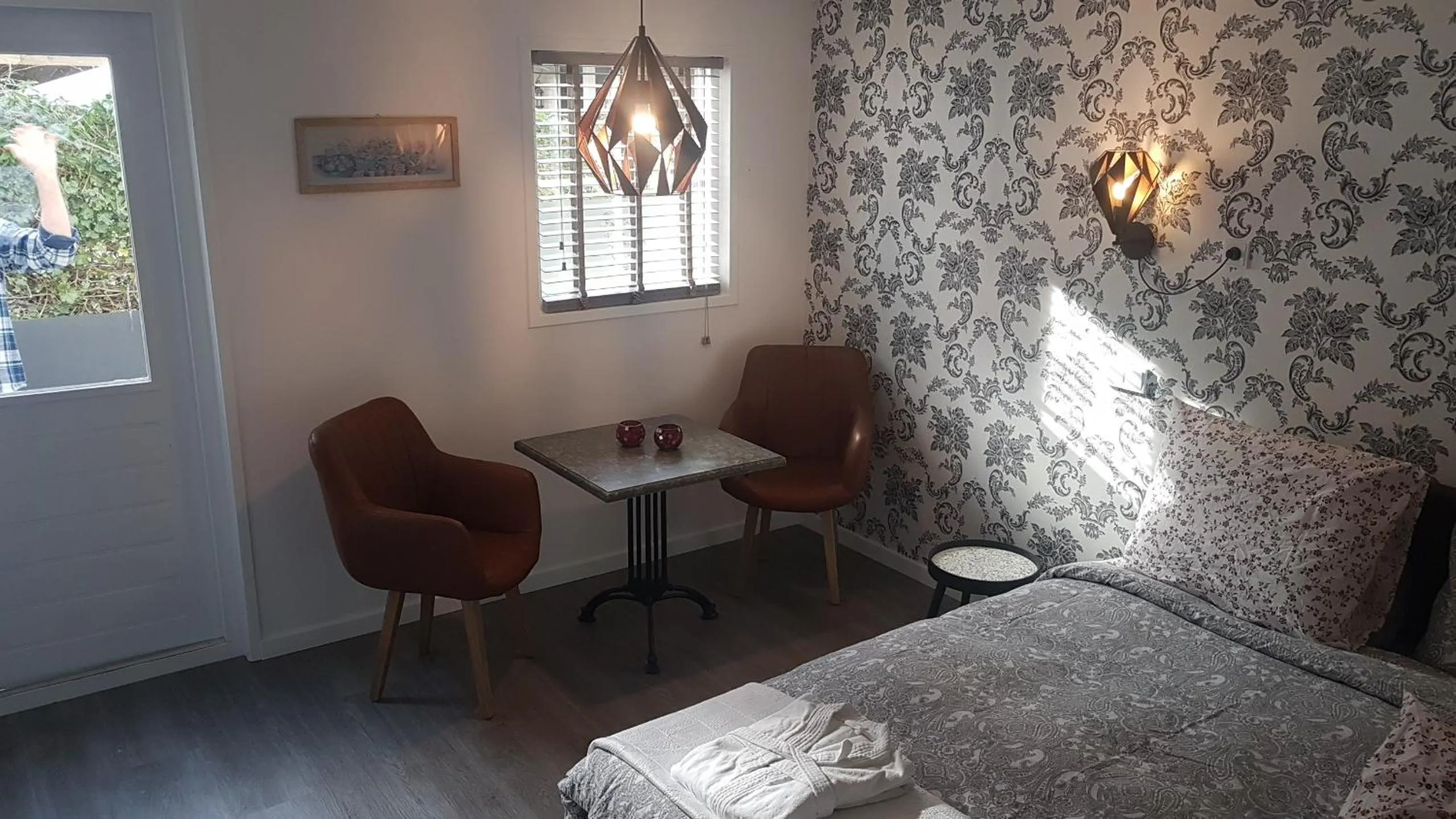 Seating area, Bed in B&B de Valkenhorst