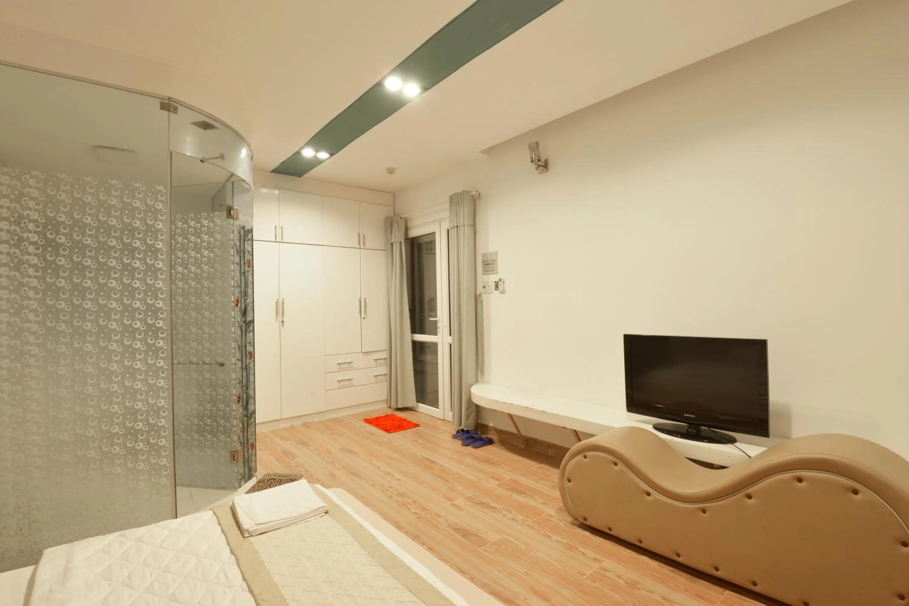 Property building, Bed in My Friends Hotel