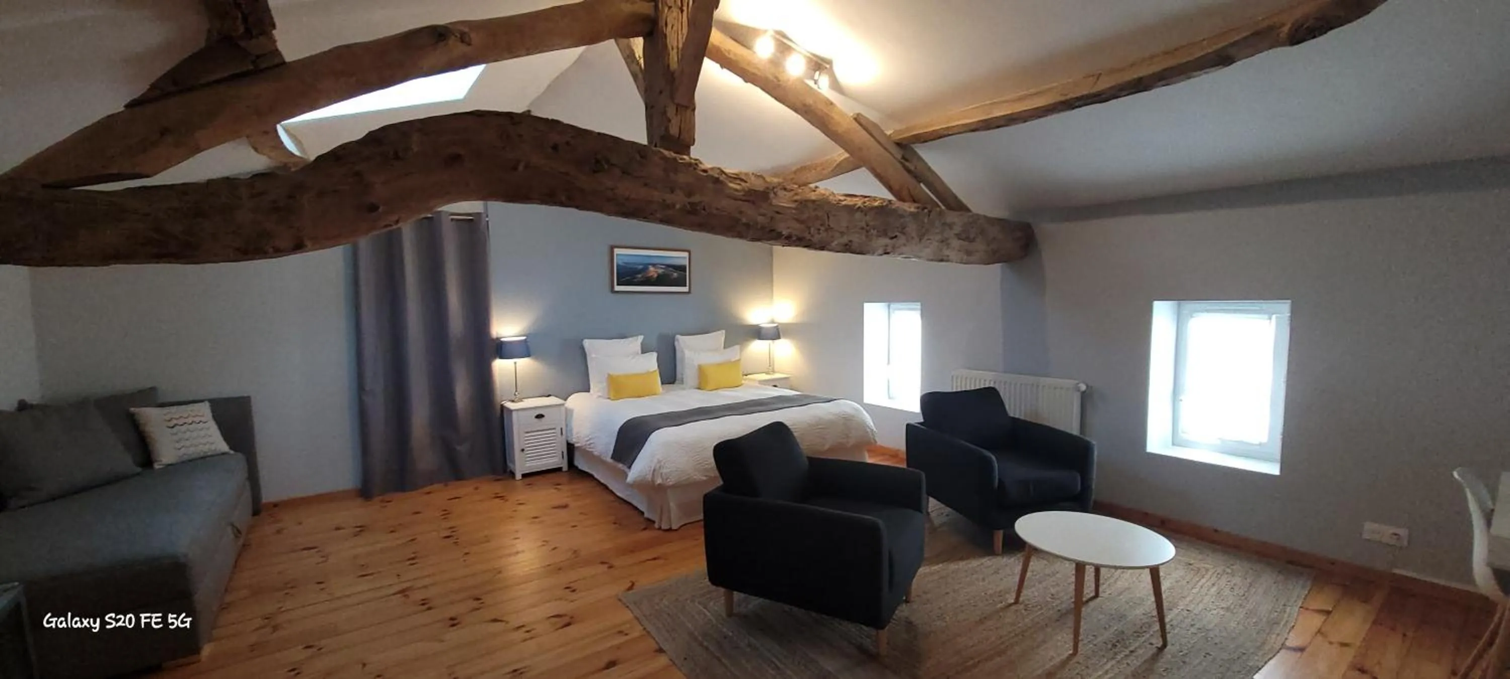 Photo of the whole room, Bed in La Vigneraie de Laura