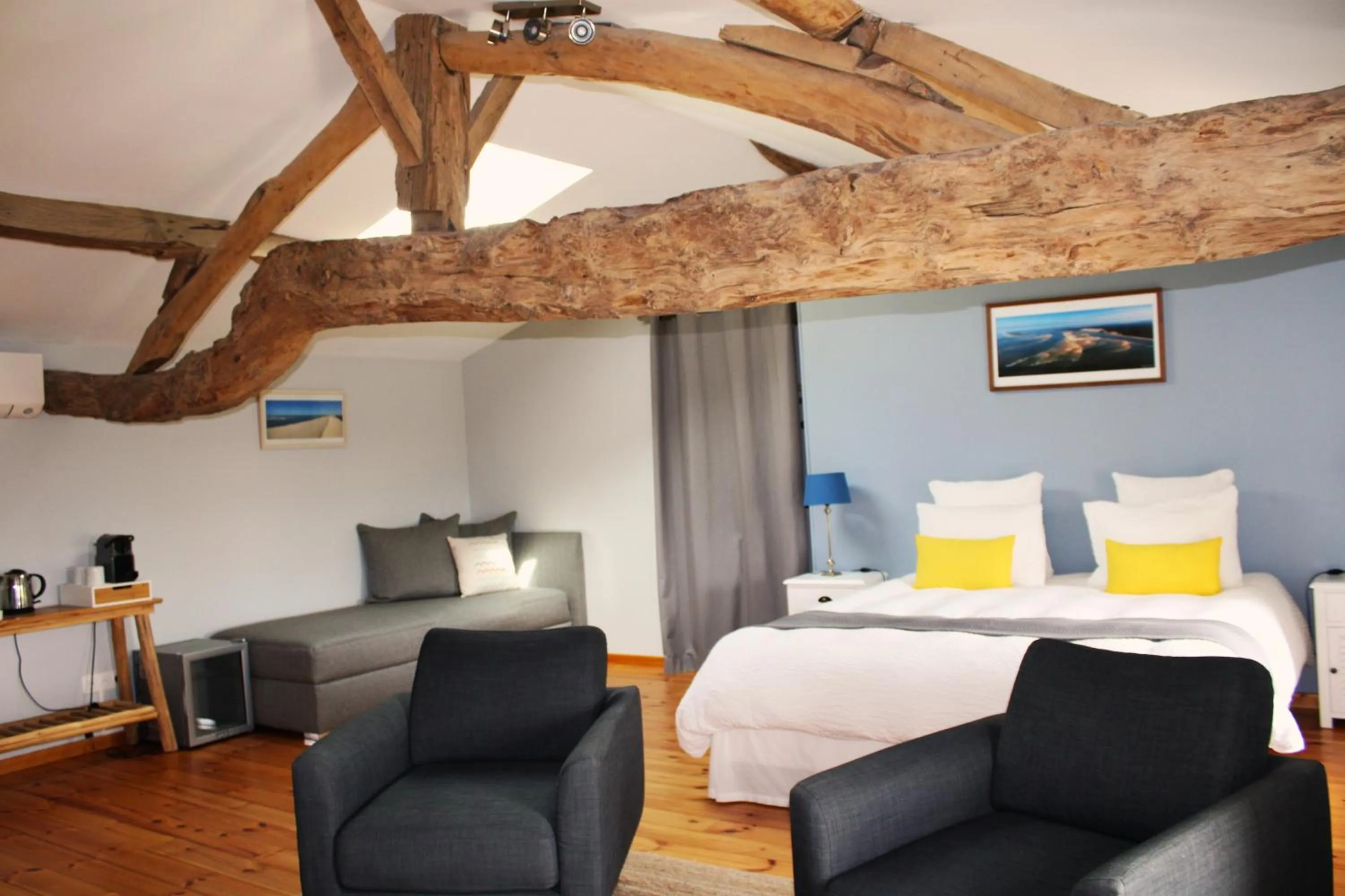 Photo of the whole room, Bed in La Vigneraie de Laura