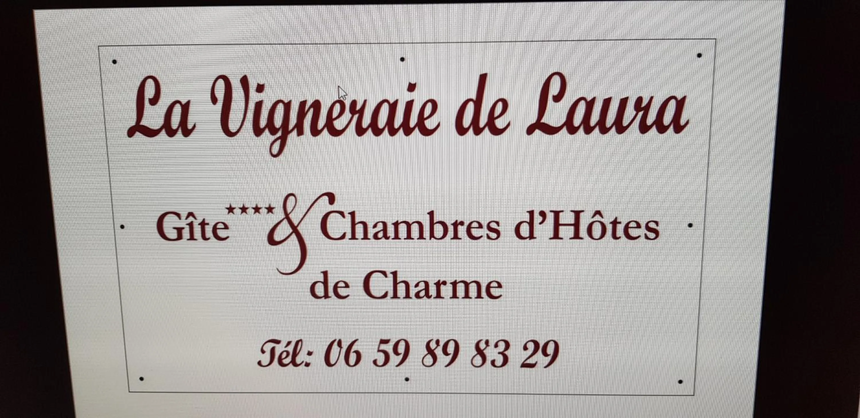 Text overlay in La Vigneraie de Laura