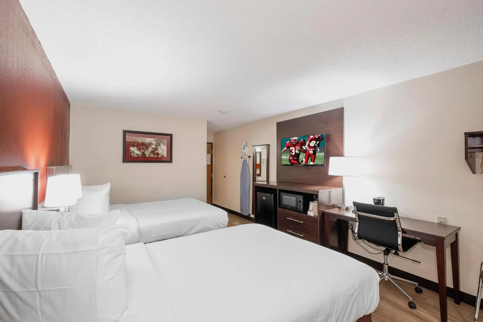 Bedroom, Bed in Red Roof Inn Bristol