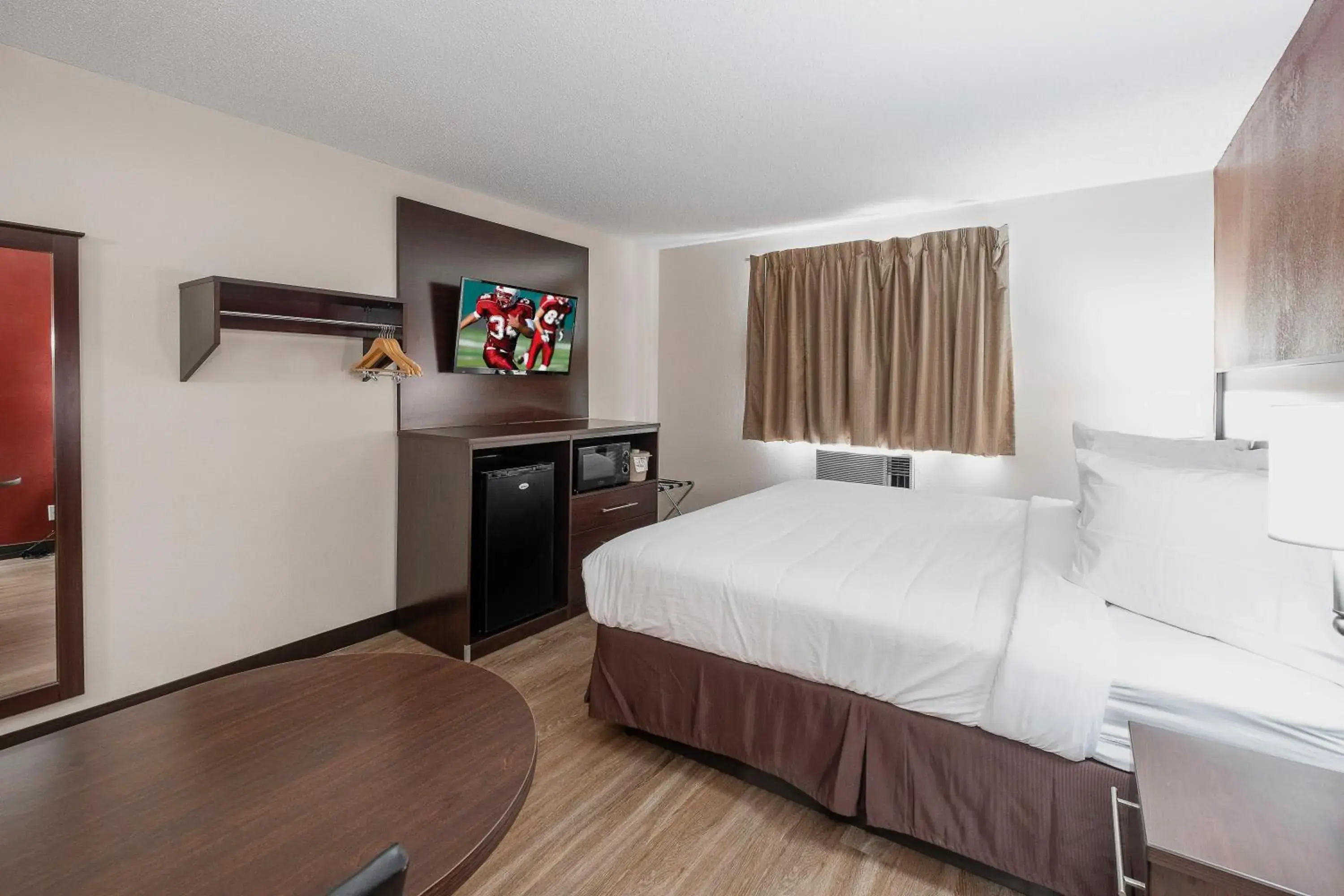 Bedroom, Bed in Red Roof Inn Bristol Bedroom, Bed in Red Roof Inn Bristol