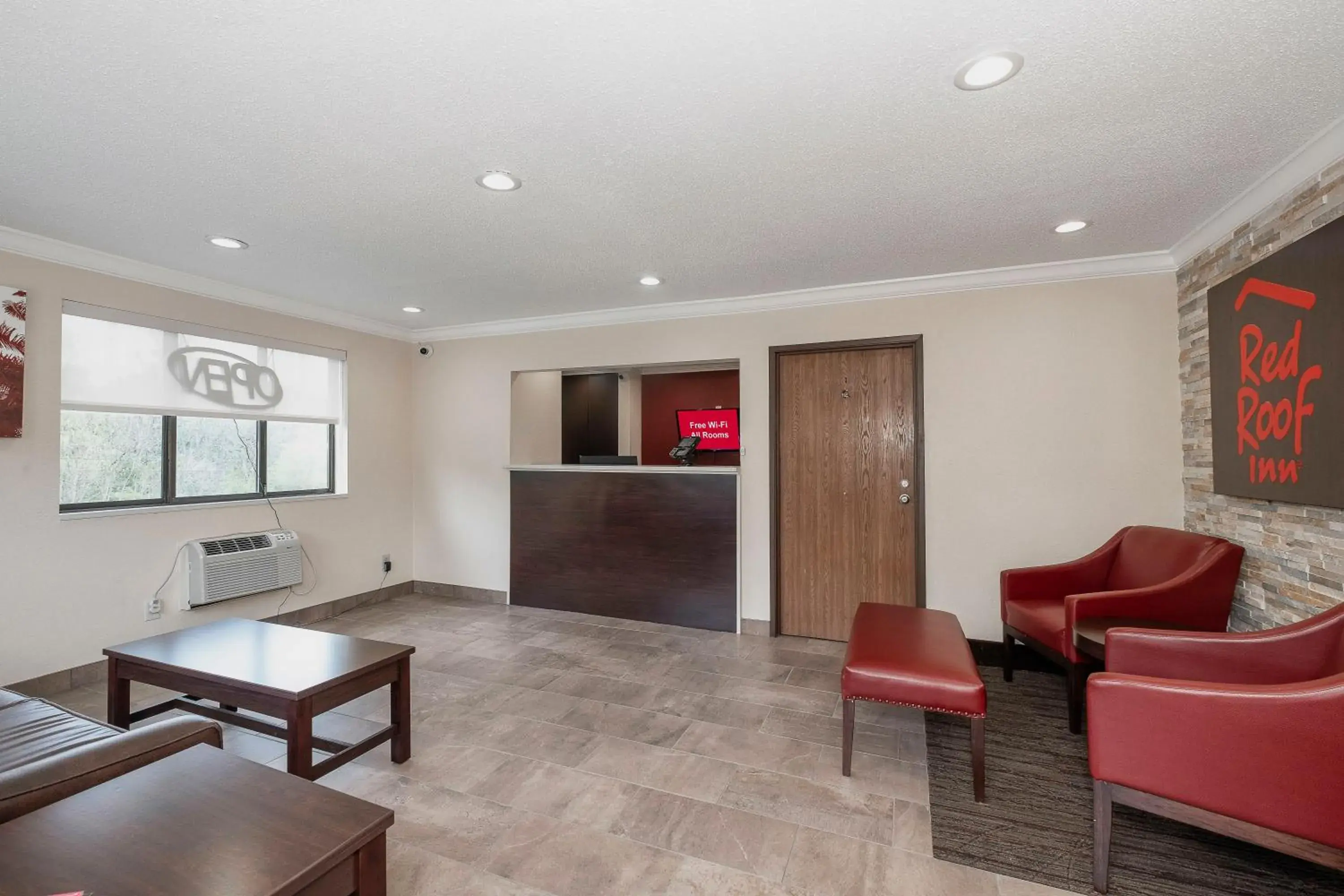 Lobby or reception in Red Roof Inn Bristol Lobby or reception in Red Roof Inn Bristol