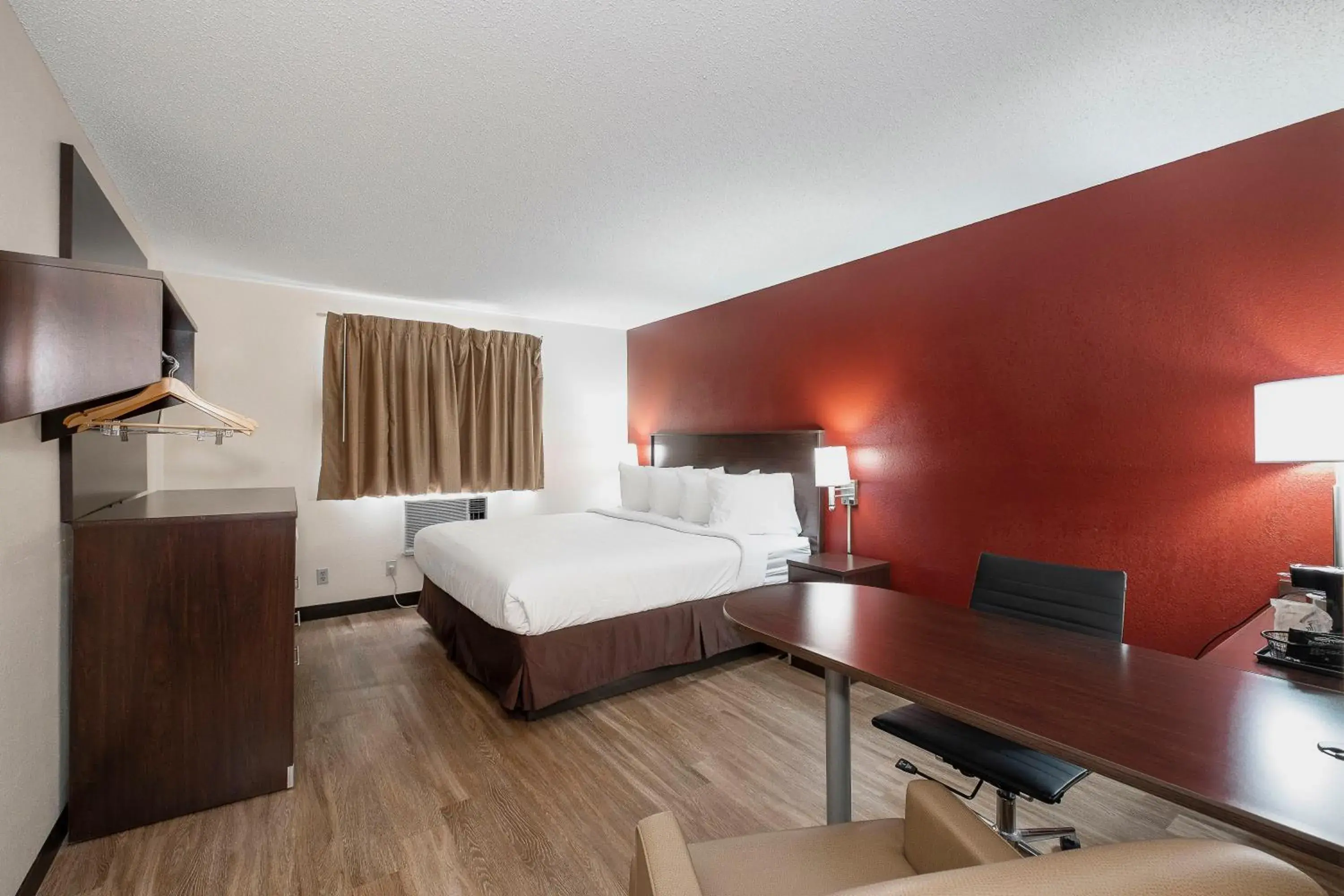 Bedroom, Bed in Red Roof Inn Bristol Bedroom, Bed in Red Roof Inn Bristol