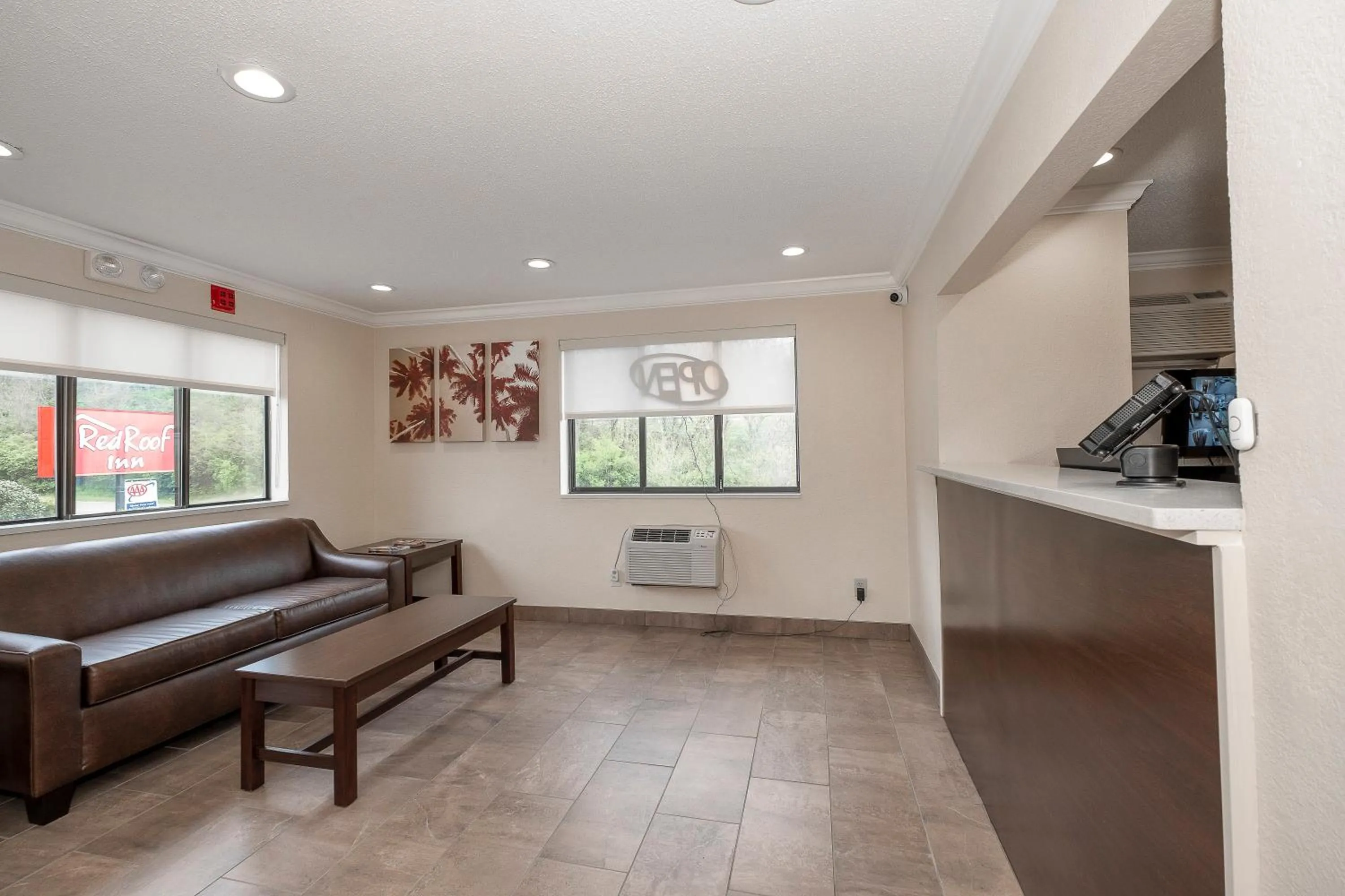 Lobby or reception in Red Roof Inn Bristol