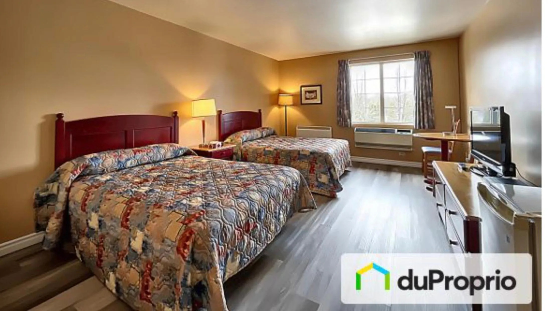 Bed in Hôtel Le Portneuvois