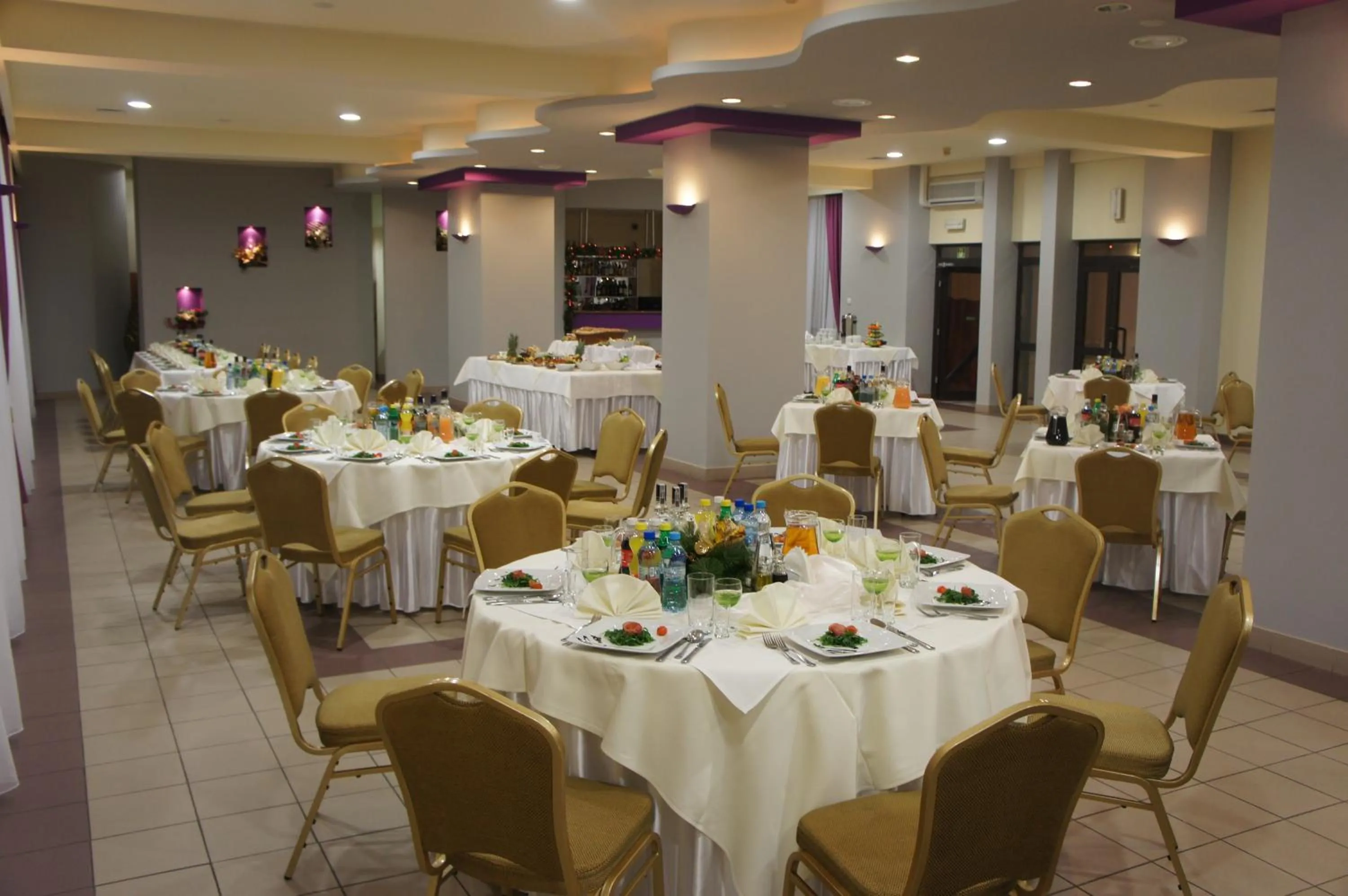 Restaurant/places to eat in Hotel Przedwiośnie