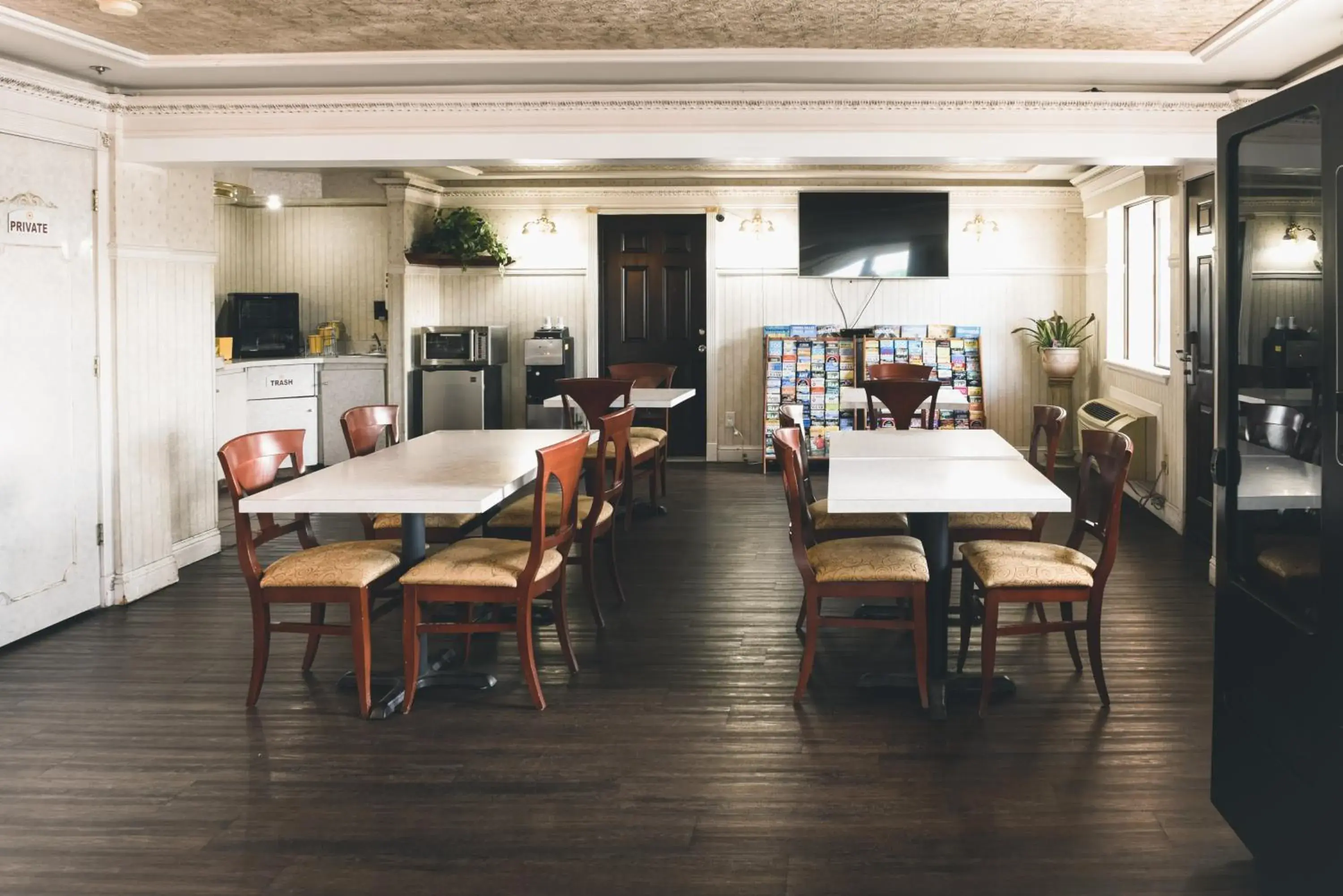 Breakfast in Niwas Inn Breakfast in Niwas Inn