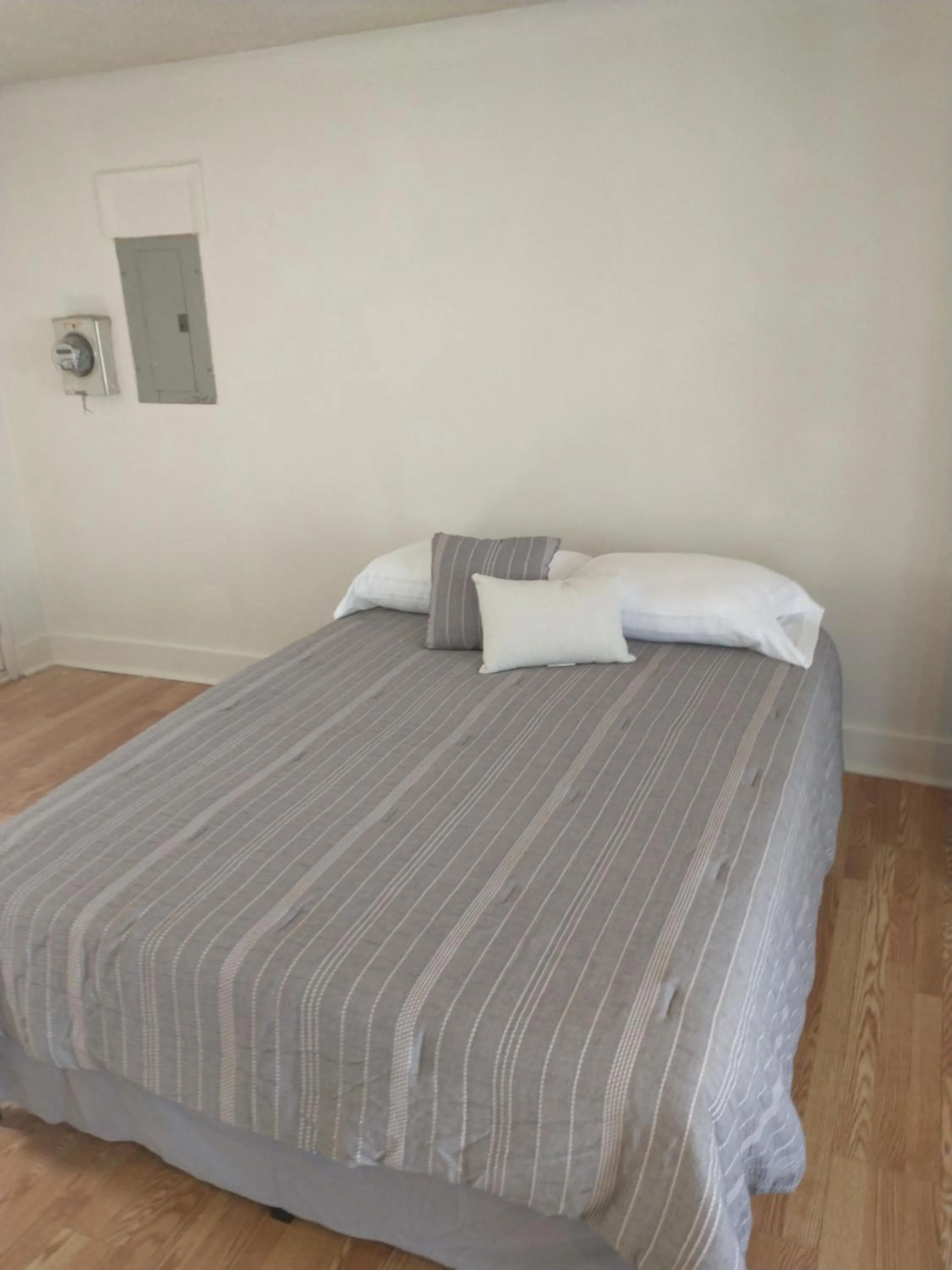 Bed in The Van Zant House