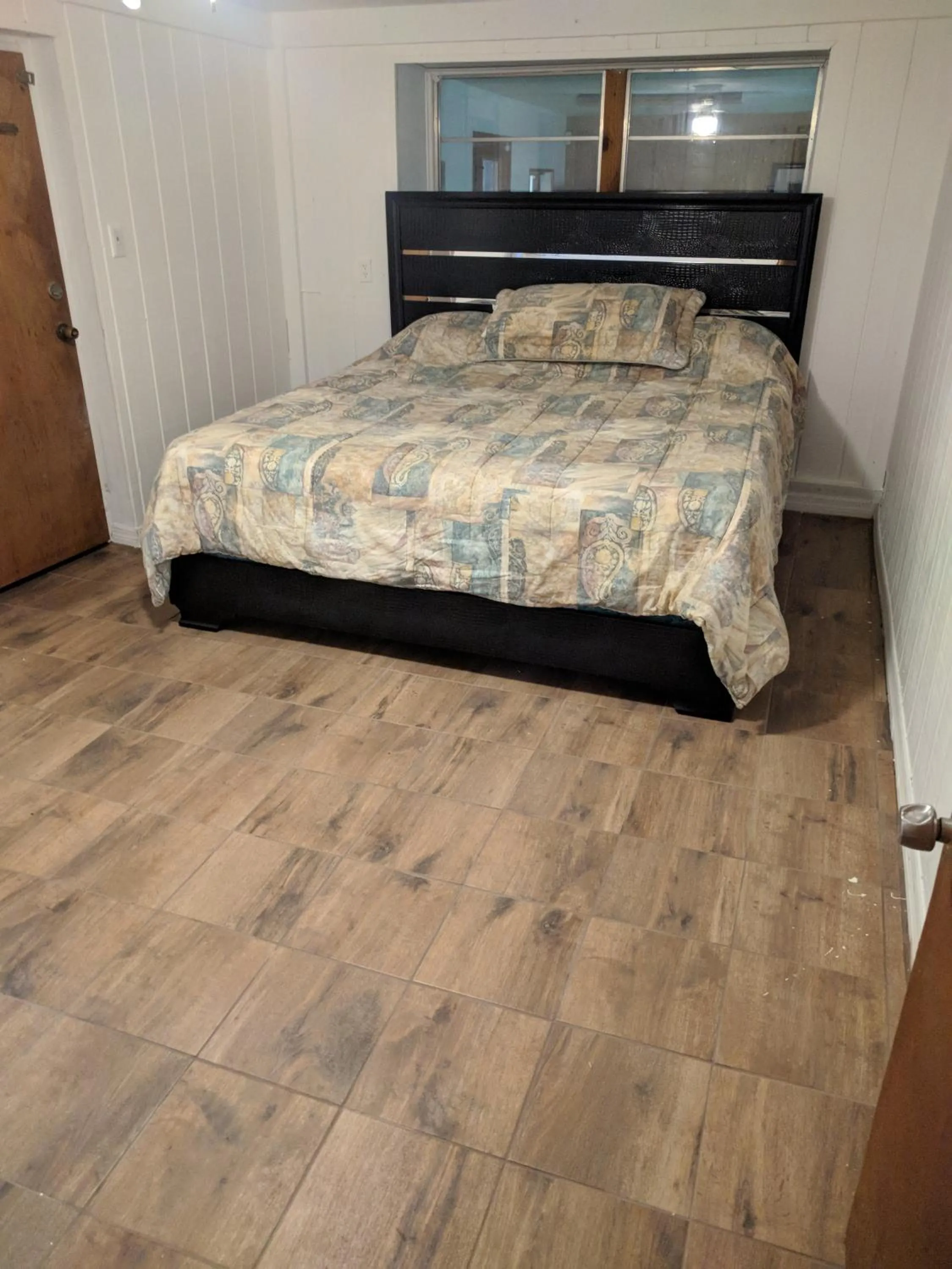 Bed in The Van Zant House