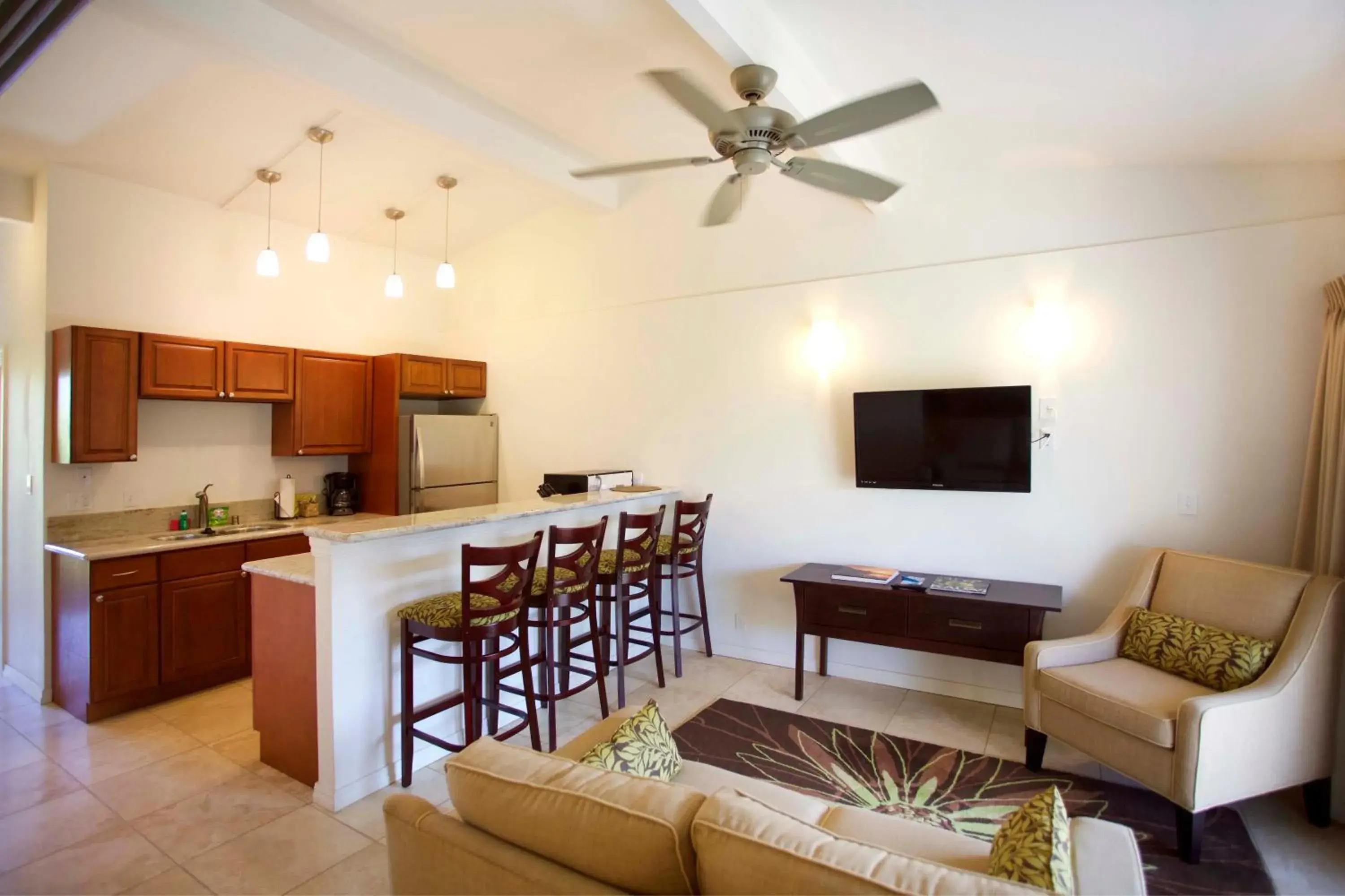 Kitchen or kitchenette, Seating Area in Castle Kauai Kailani