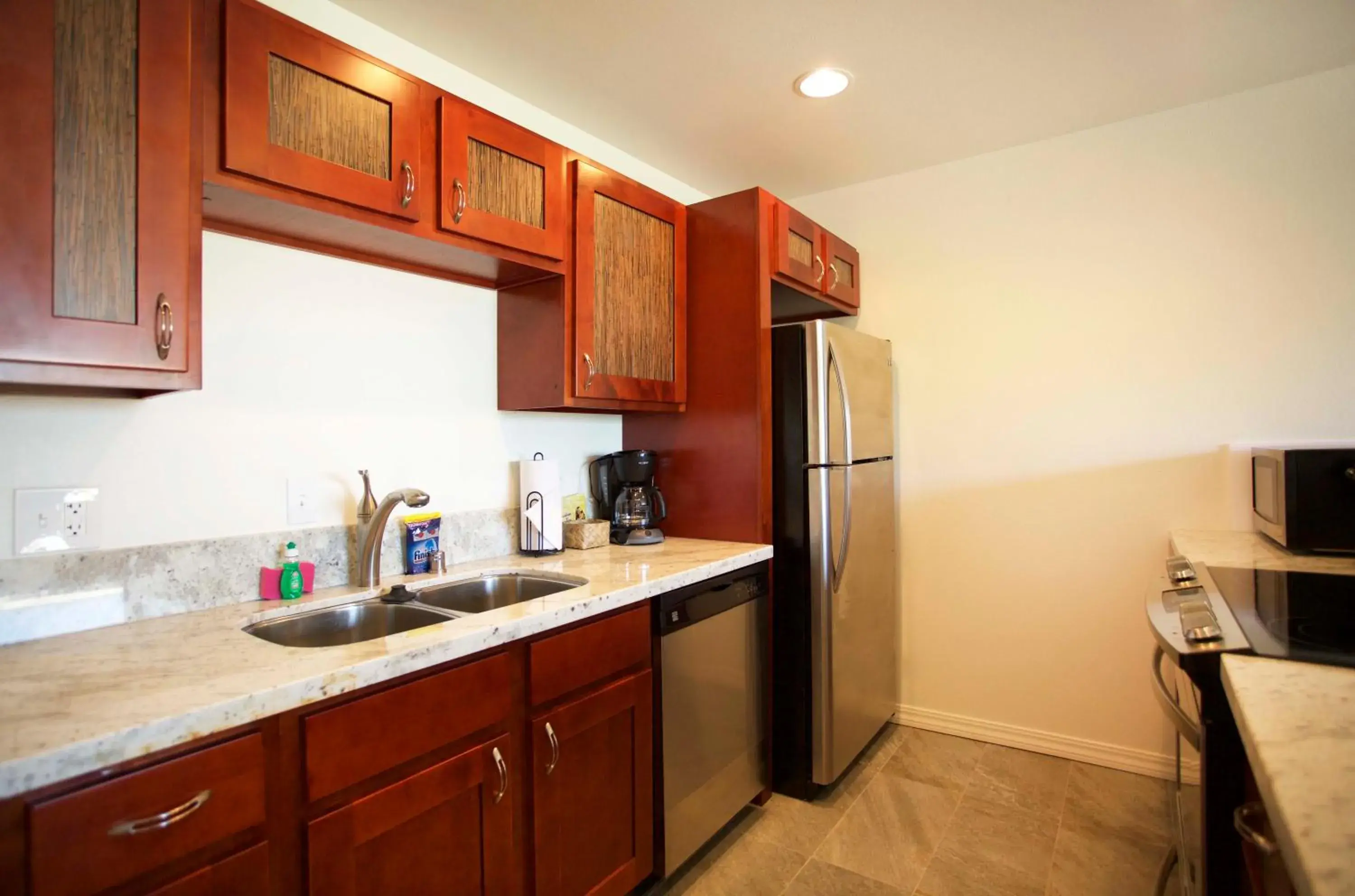 Kitchen or kitchenette, Kitchen/Kitchenette in Castle Kauai Kailani