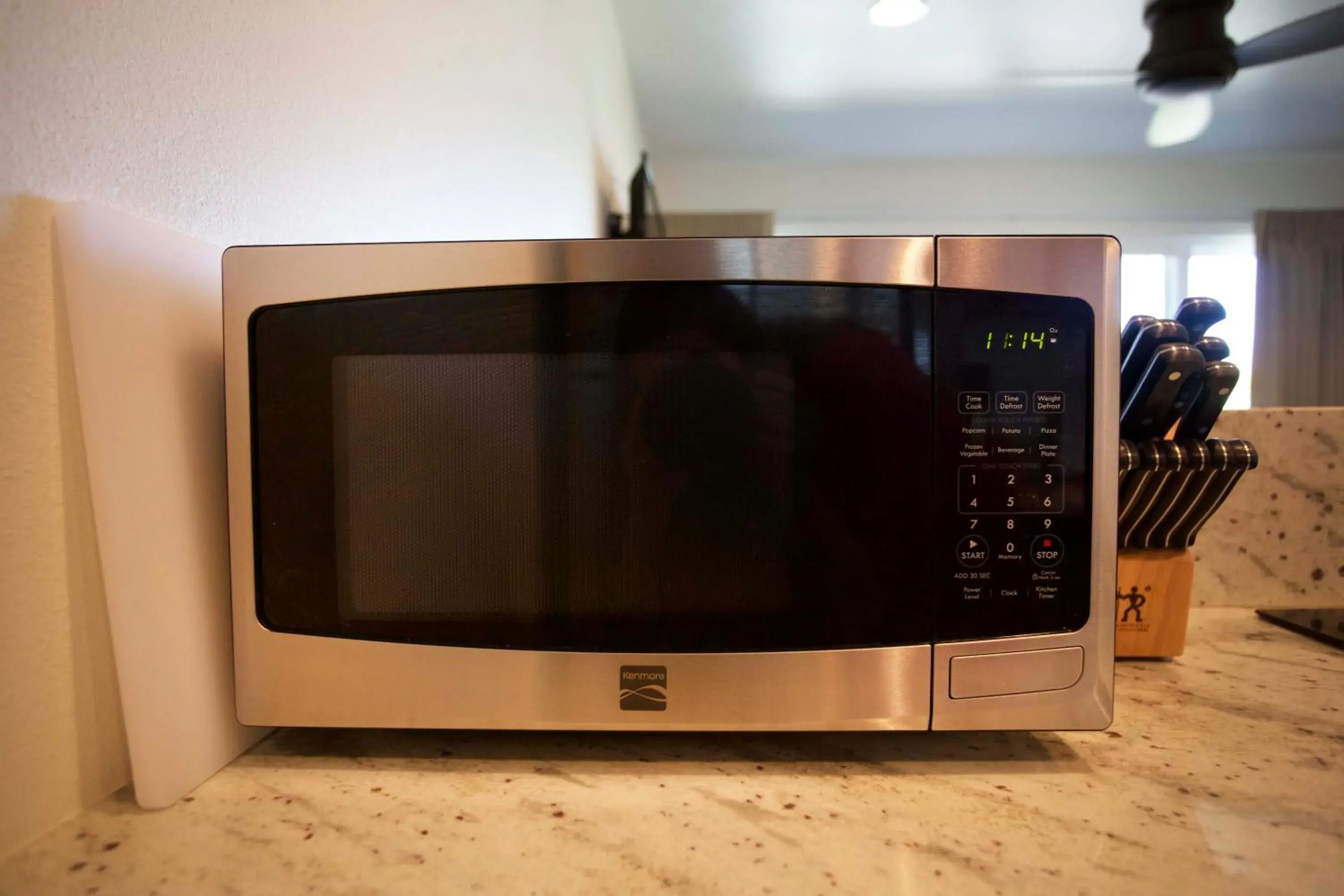 Kitchen or kitchenette, TV/Entertainment Center in Castle Kauai Kailani